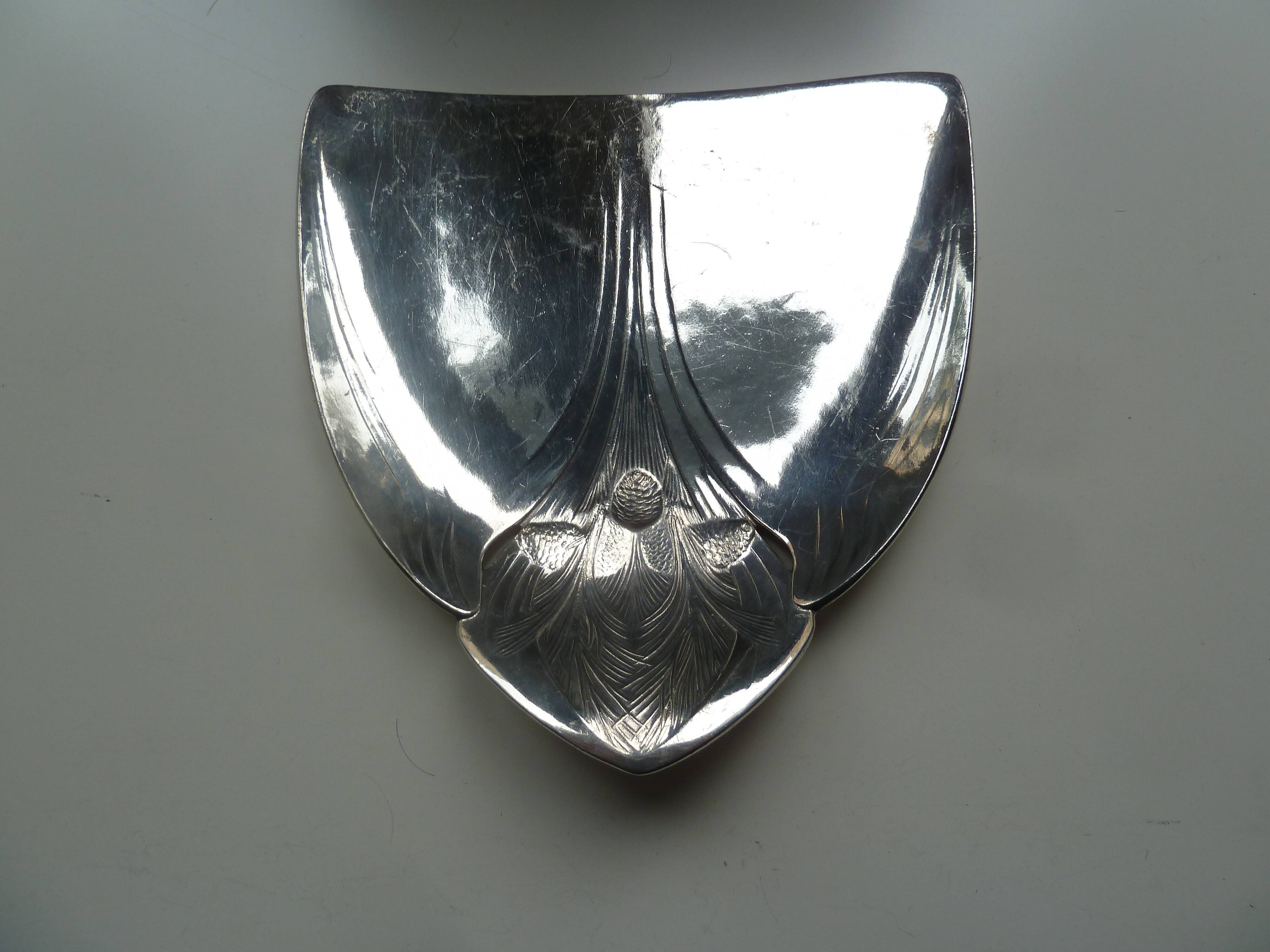 Old shovel picks crumb Christofle Gallia pine cone decoration Art Nouveau