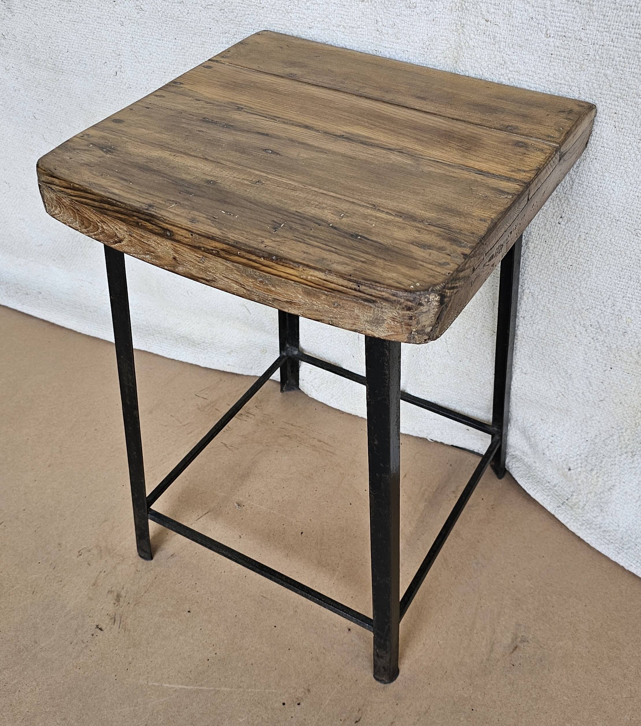Old workshop stool in wood + wrought iron