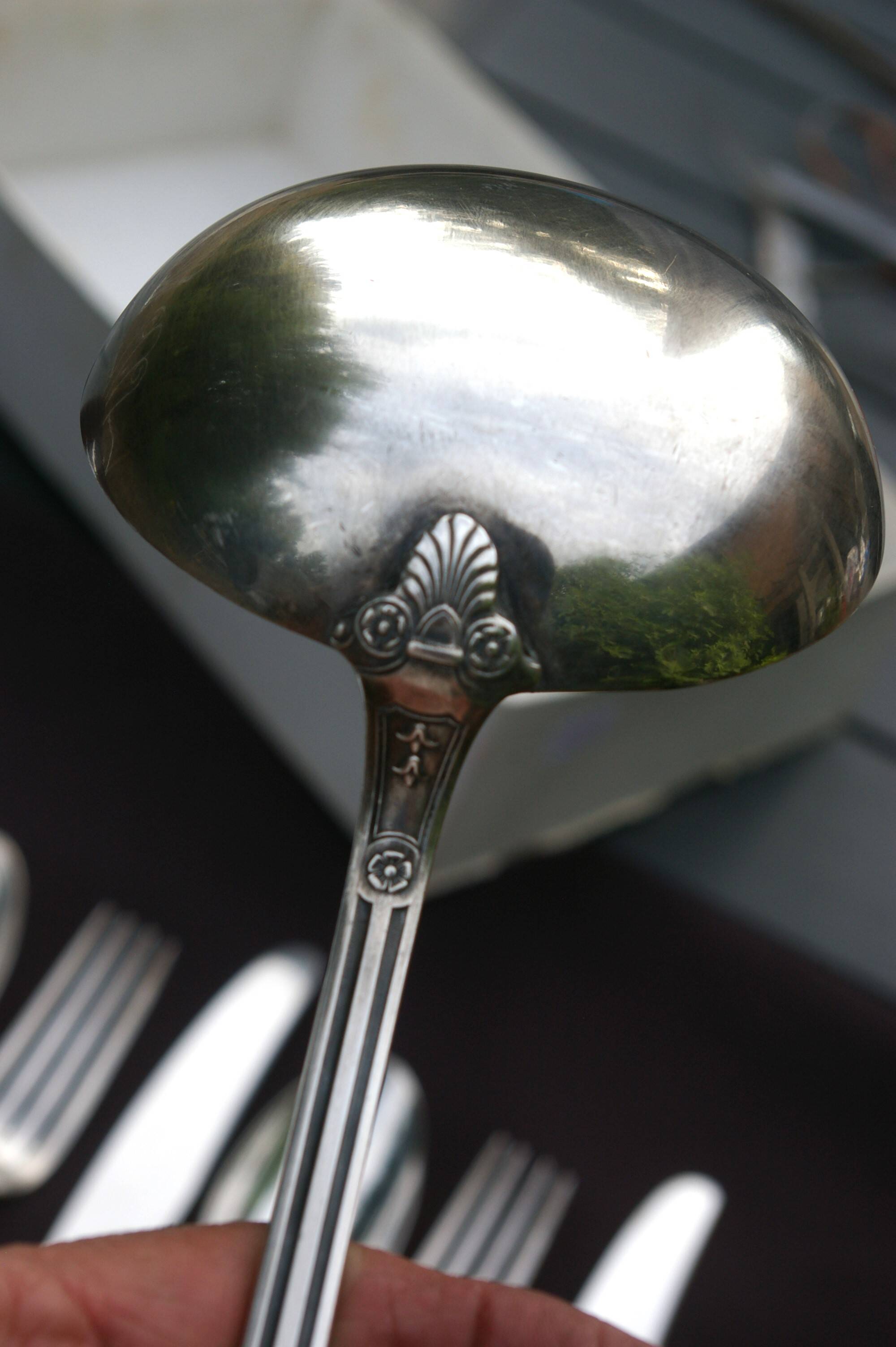 Empire style housewife in silver metal