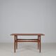 Table basse danoise avec porte-magazine, années 1960