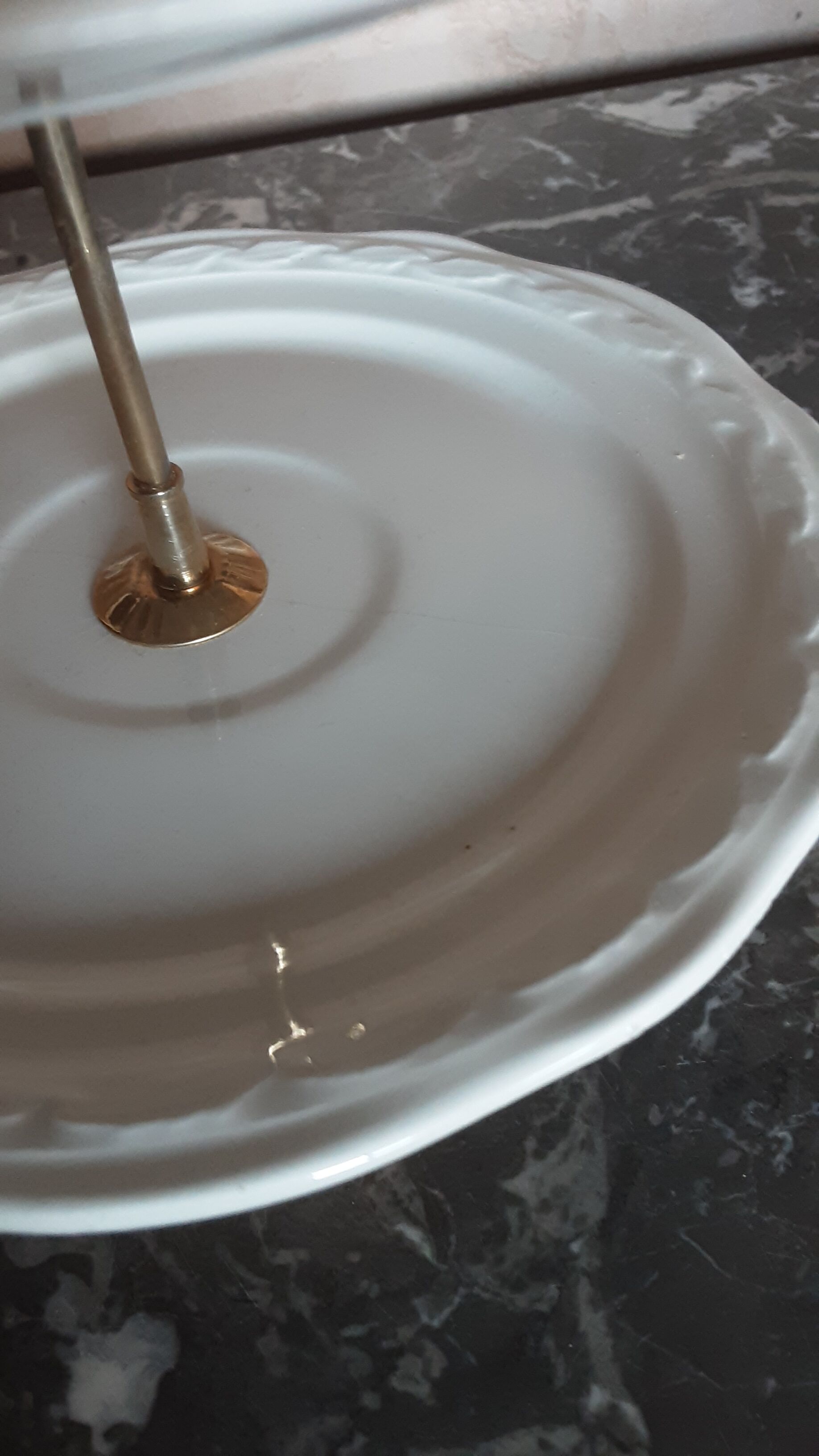 Vintage servant in cracked earthenware