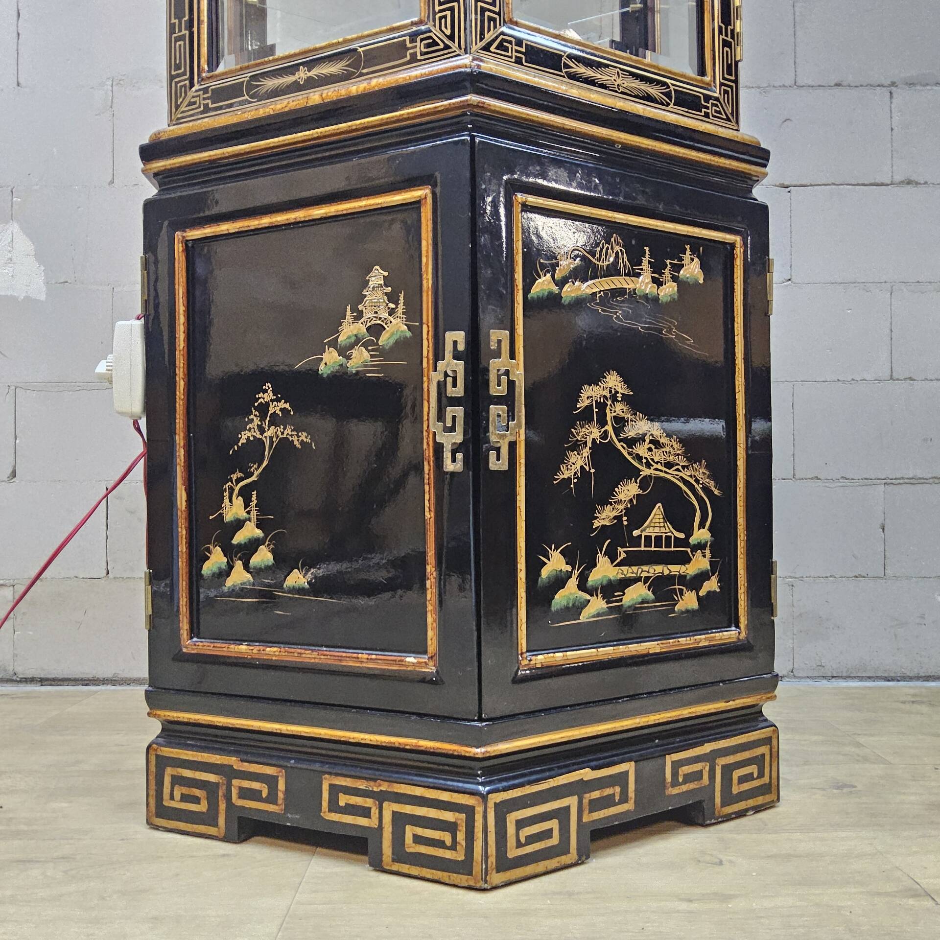 Vitrine chinoise vintage toit pagode (éclairage) asiatique