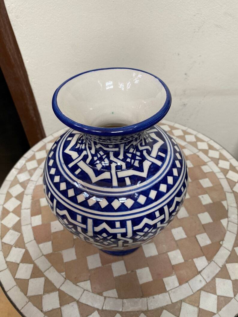 Vase en céramique marocain de Fes , fait main et peint à la main. Moroccan