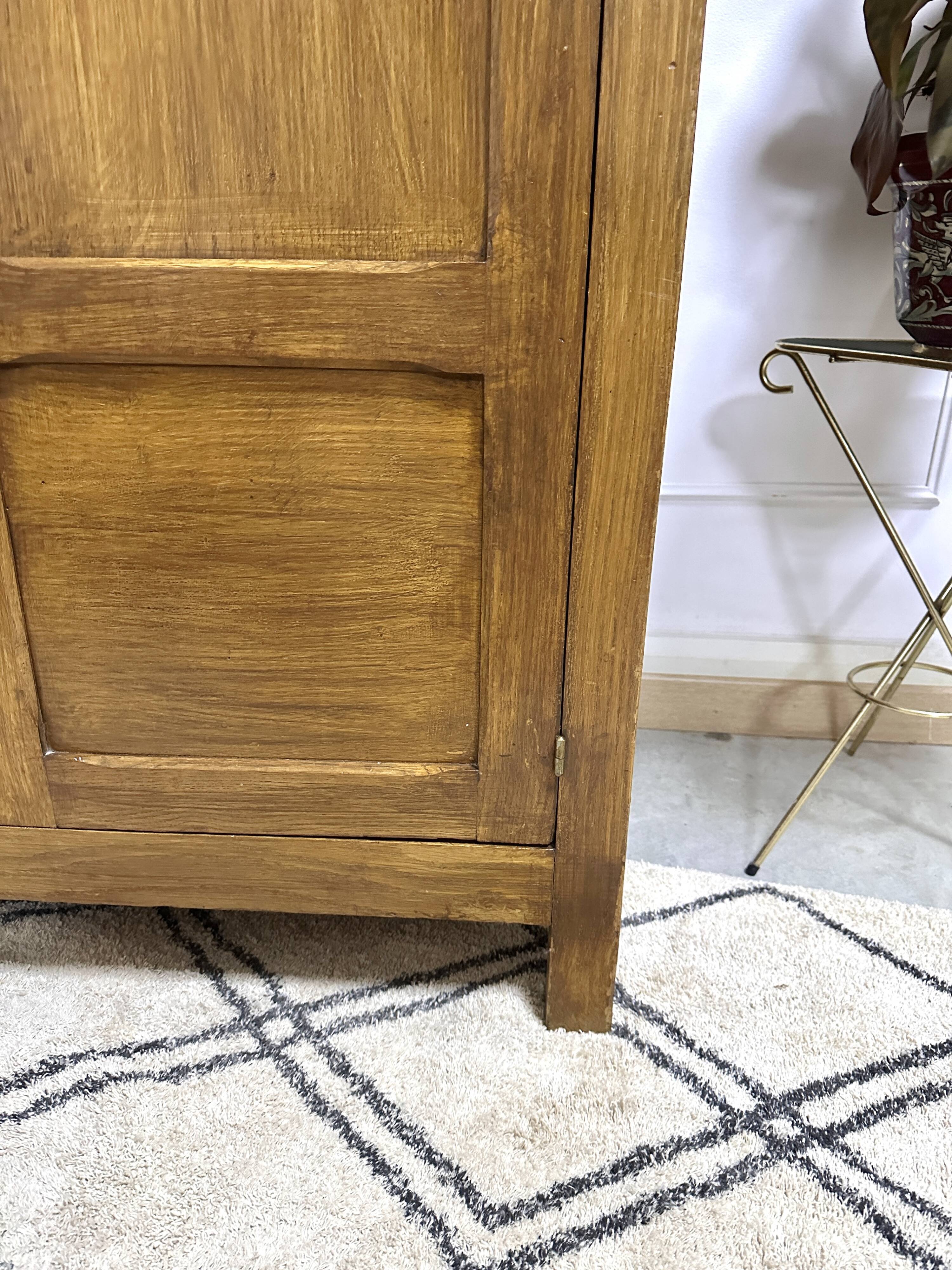 Parisian wardrobe, wardrobe