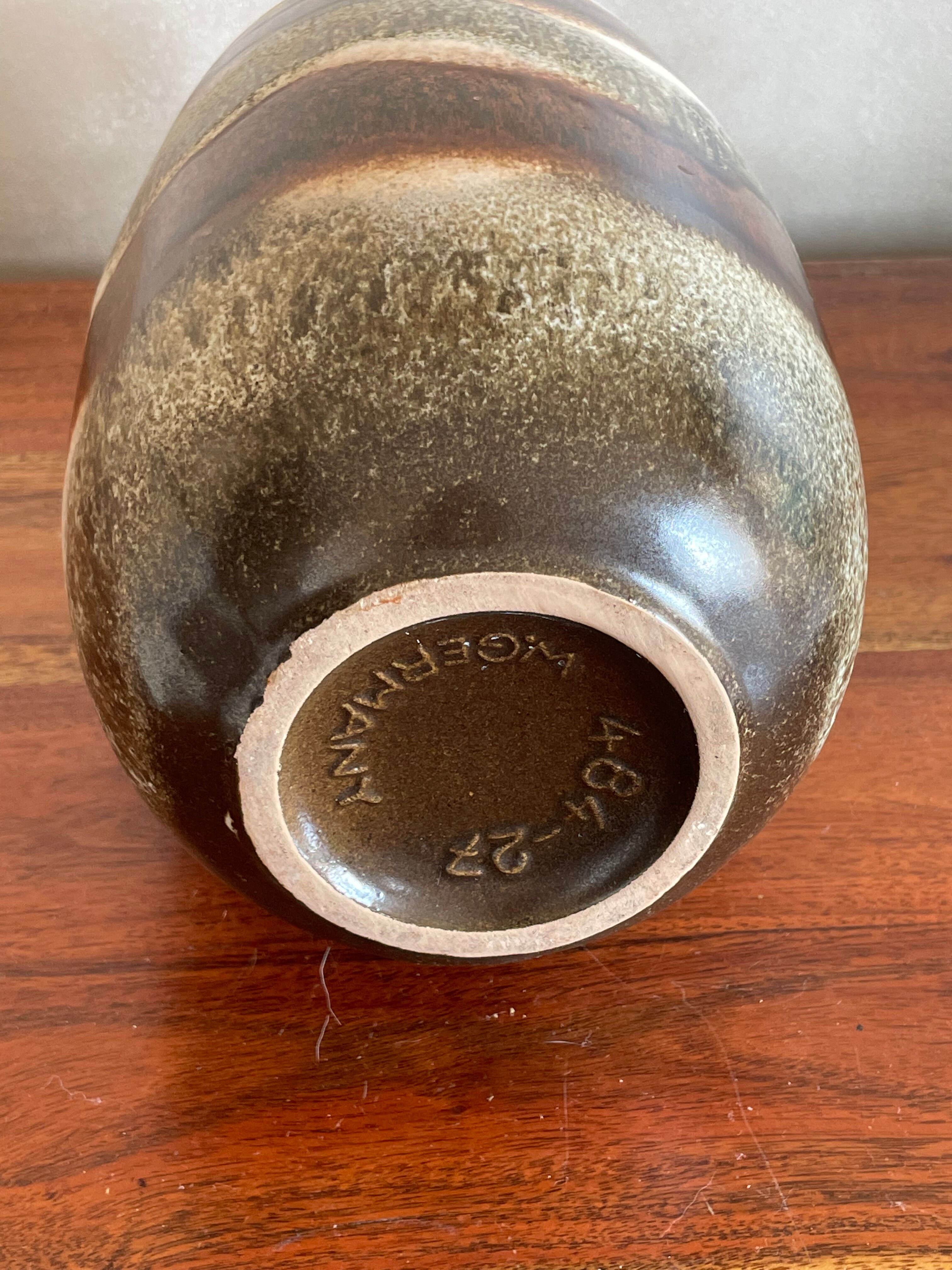 Large mudflated sandstone vase