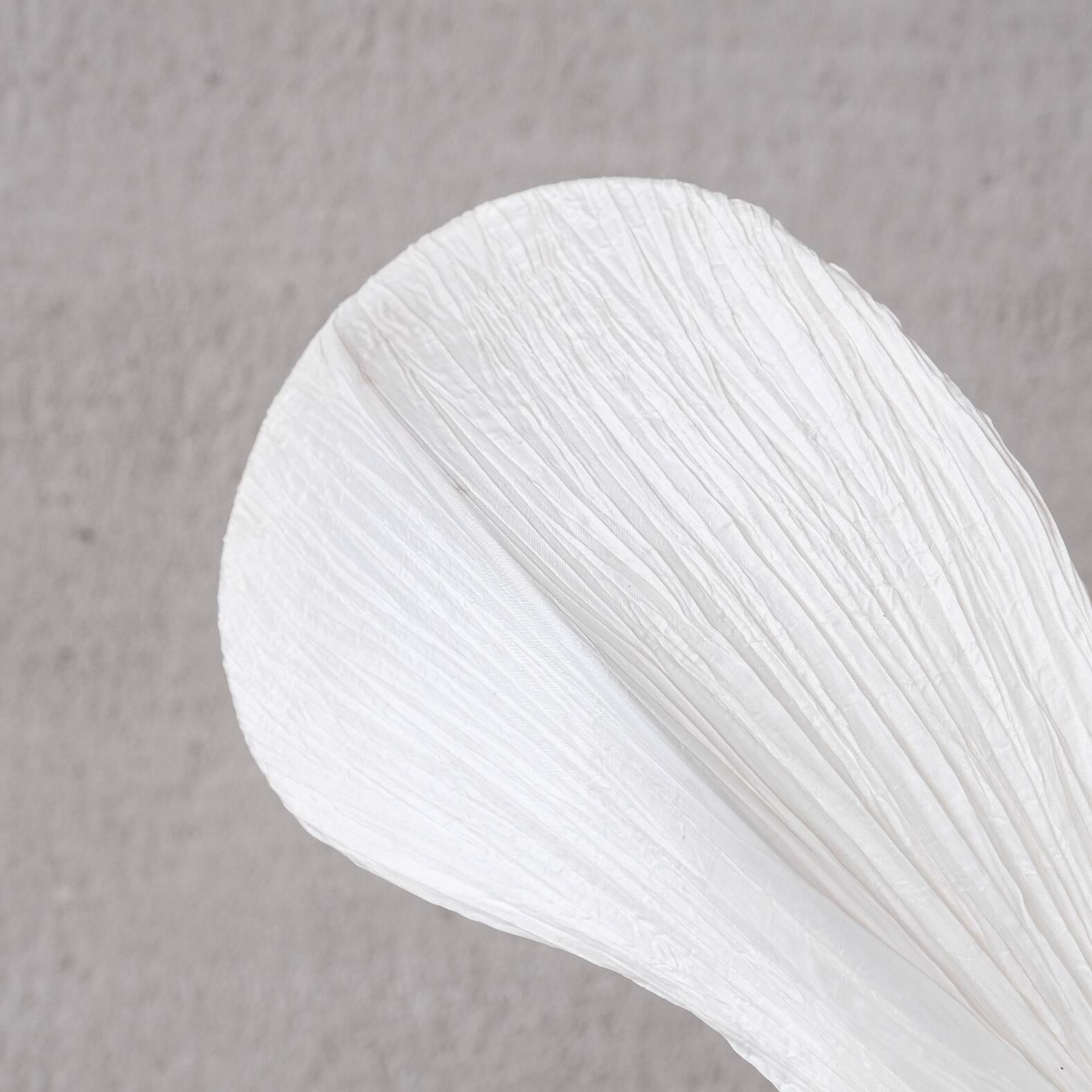 Contemporary fabric flower floor lamp