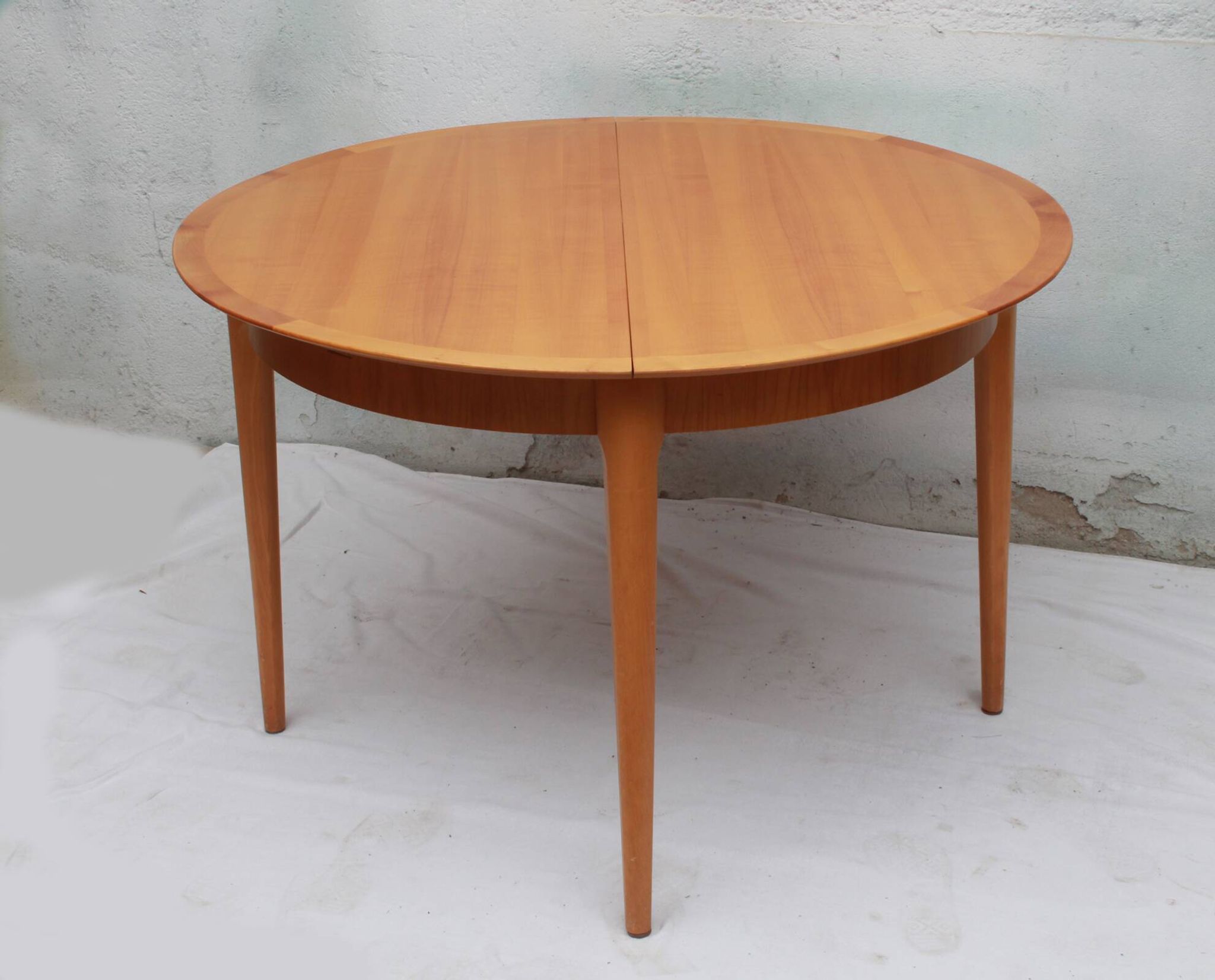 1960s round diningtable in cherrywood from LÜBKE