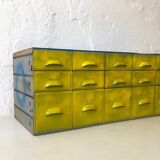 Ensemble de tiroirs métalliques industriels vintage