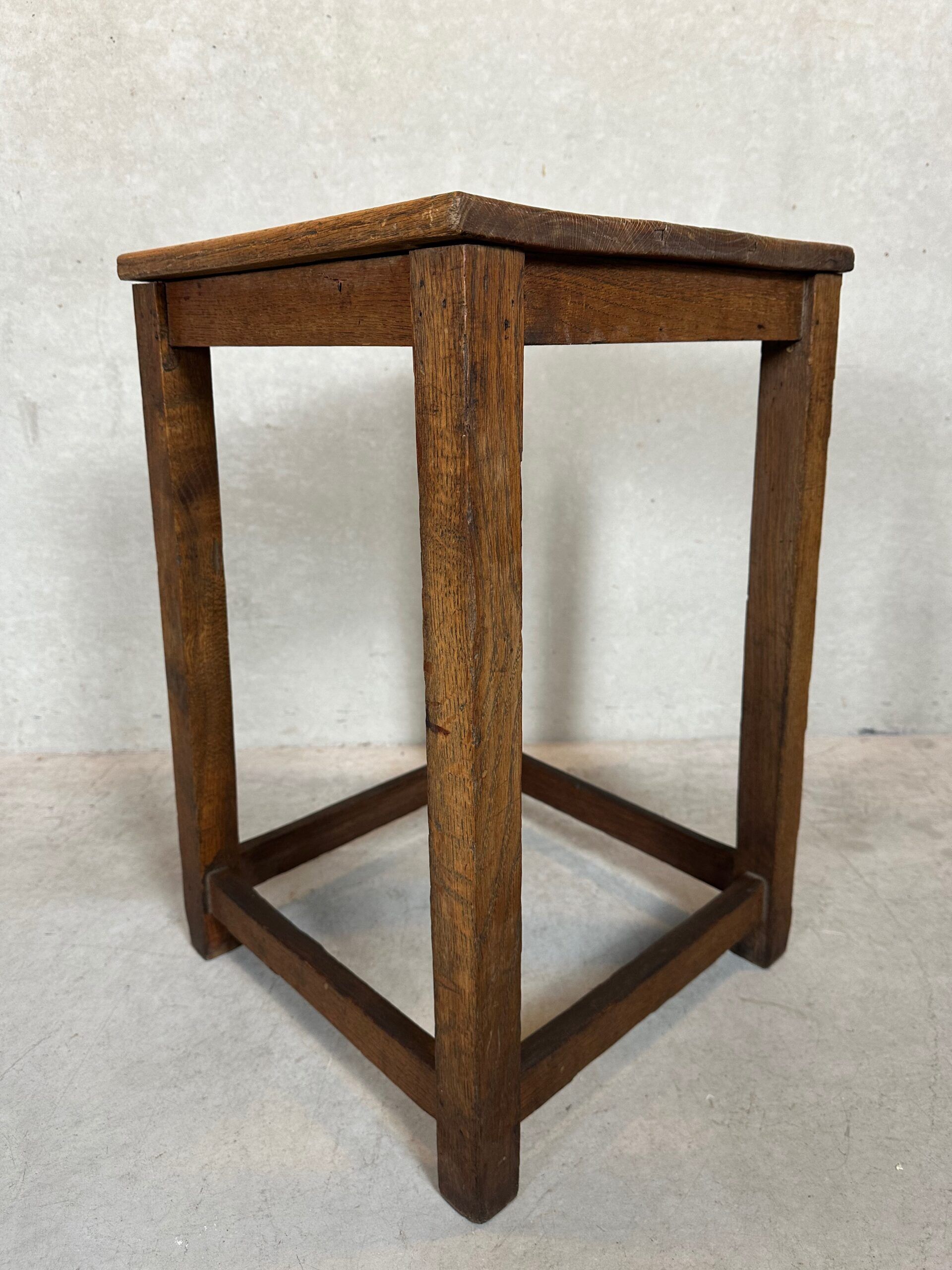 Brutalist side or plant table – oak