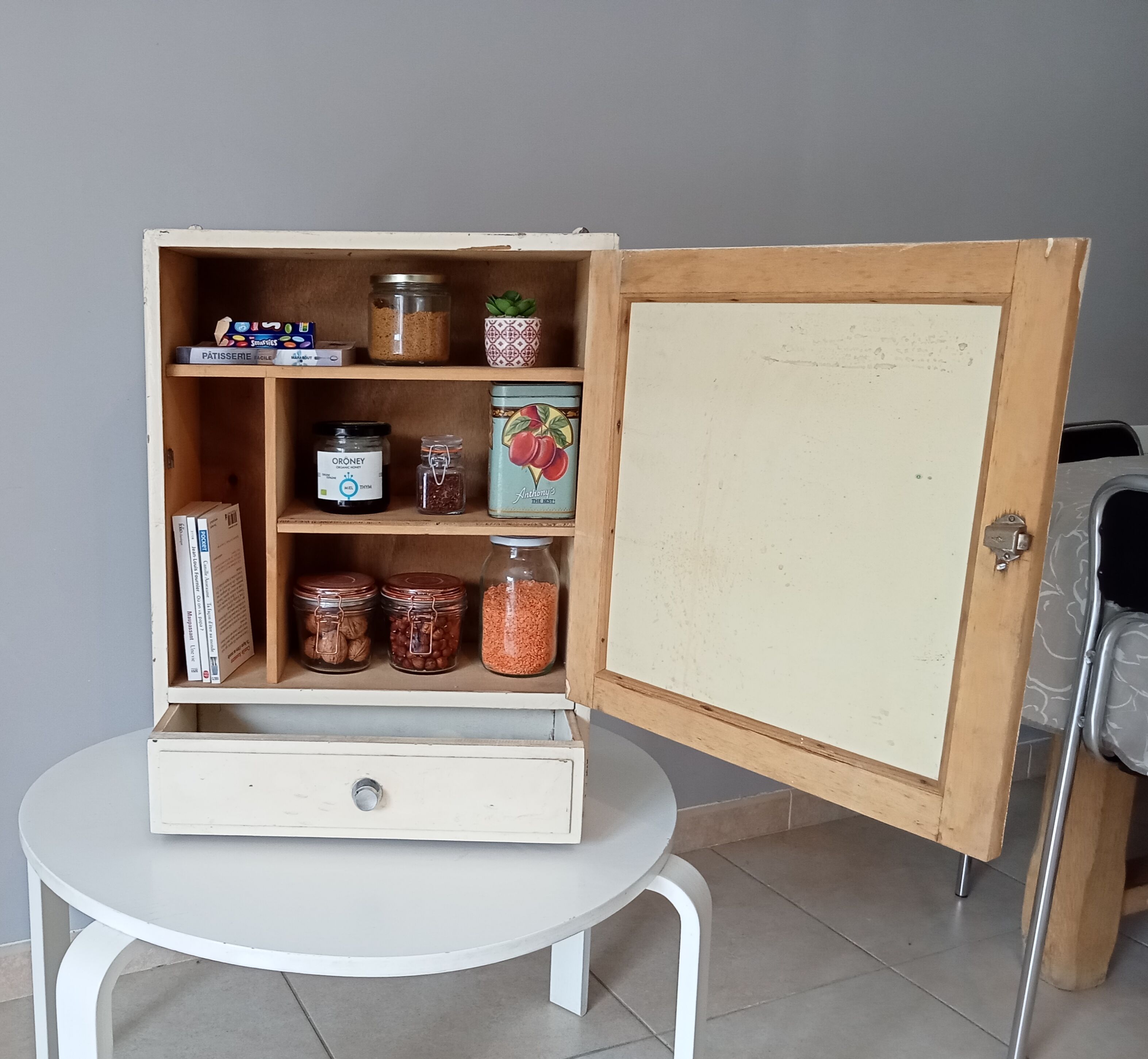 Vintage medicine cabinet 50s