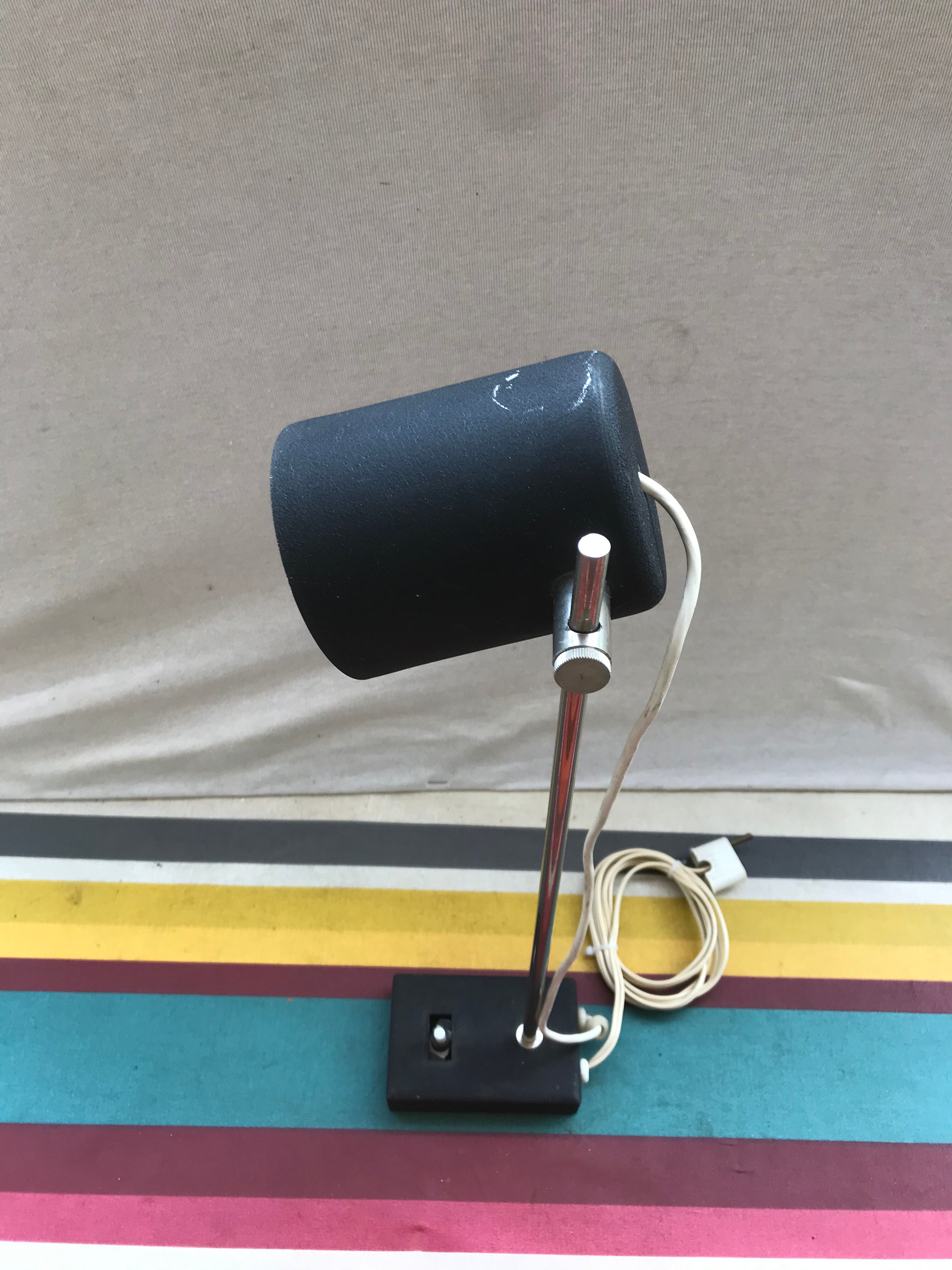 Black metal table lamp