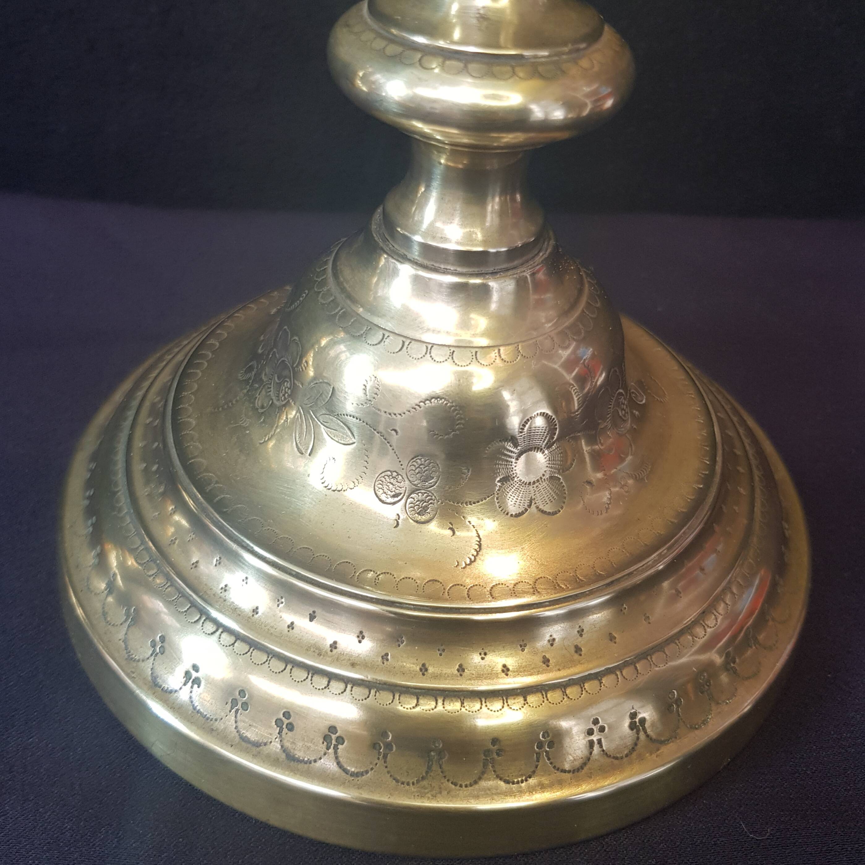 Chiseled gilded metal candlesticks