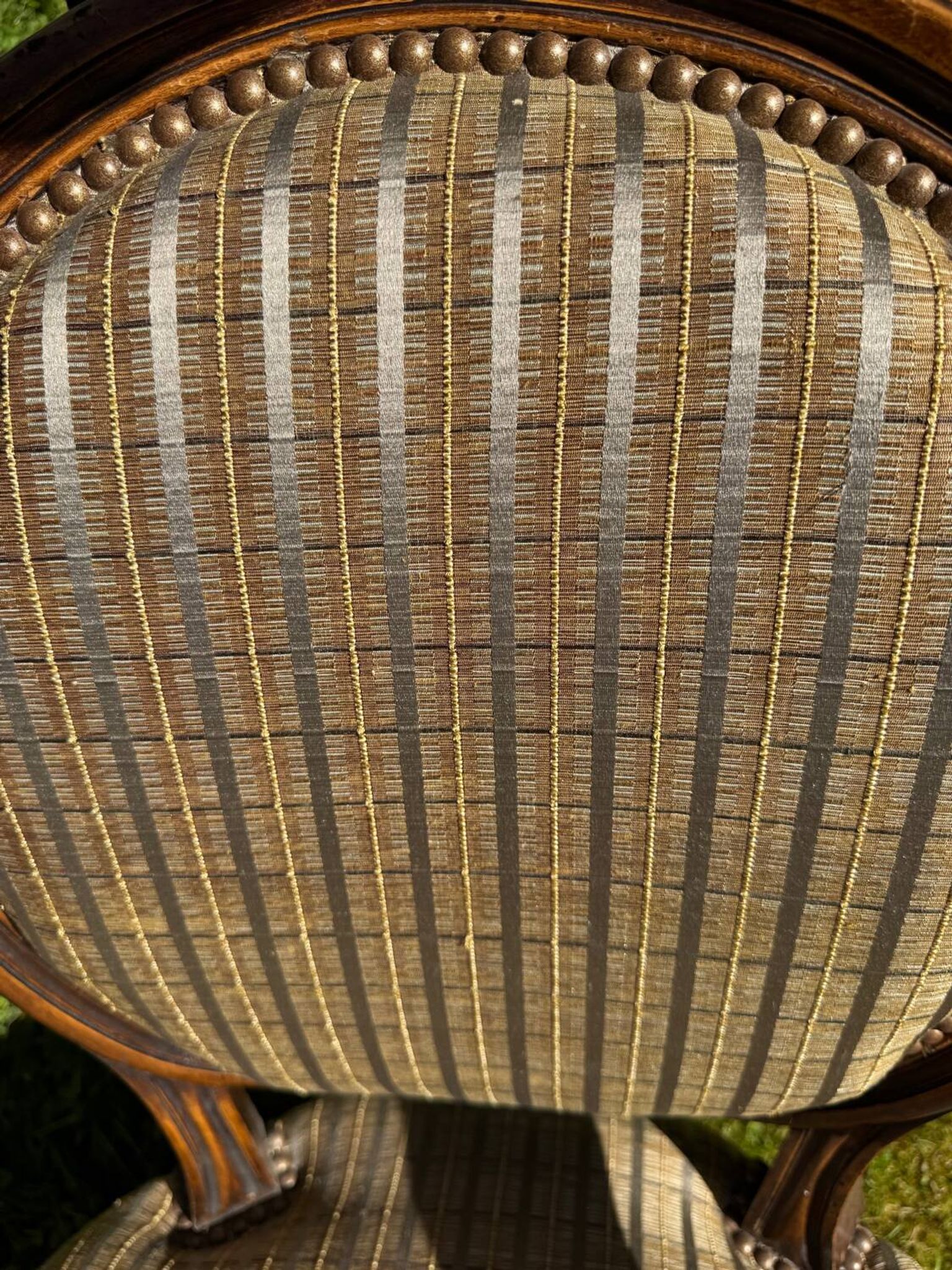 Paire de fauteuils cabriolet Louis XVI – dossier médaillon