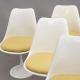 Set of 8 Tulip chairs by Eero Saarinen