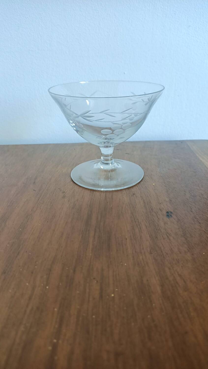 9 hand-cut art deco champagne glasses