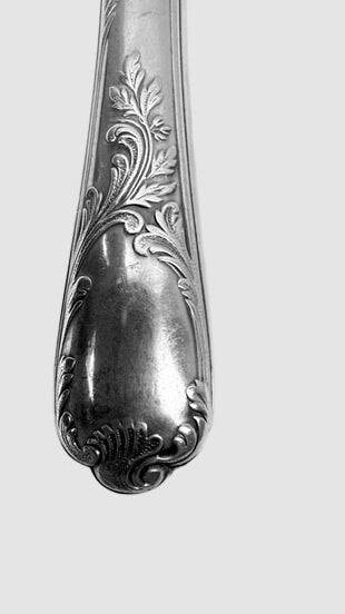 Twelve Christofle Marly table knives, silver-plated metal handles.