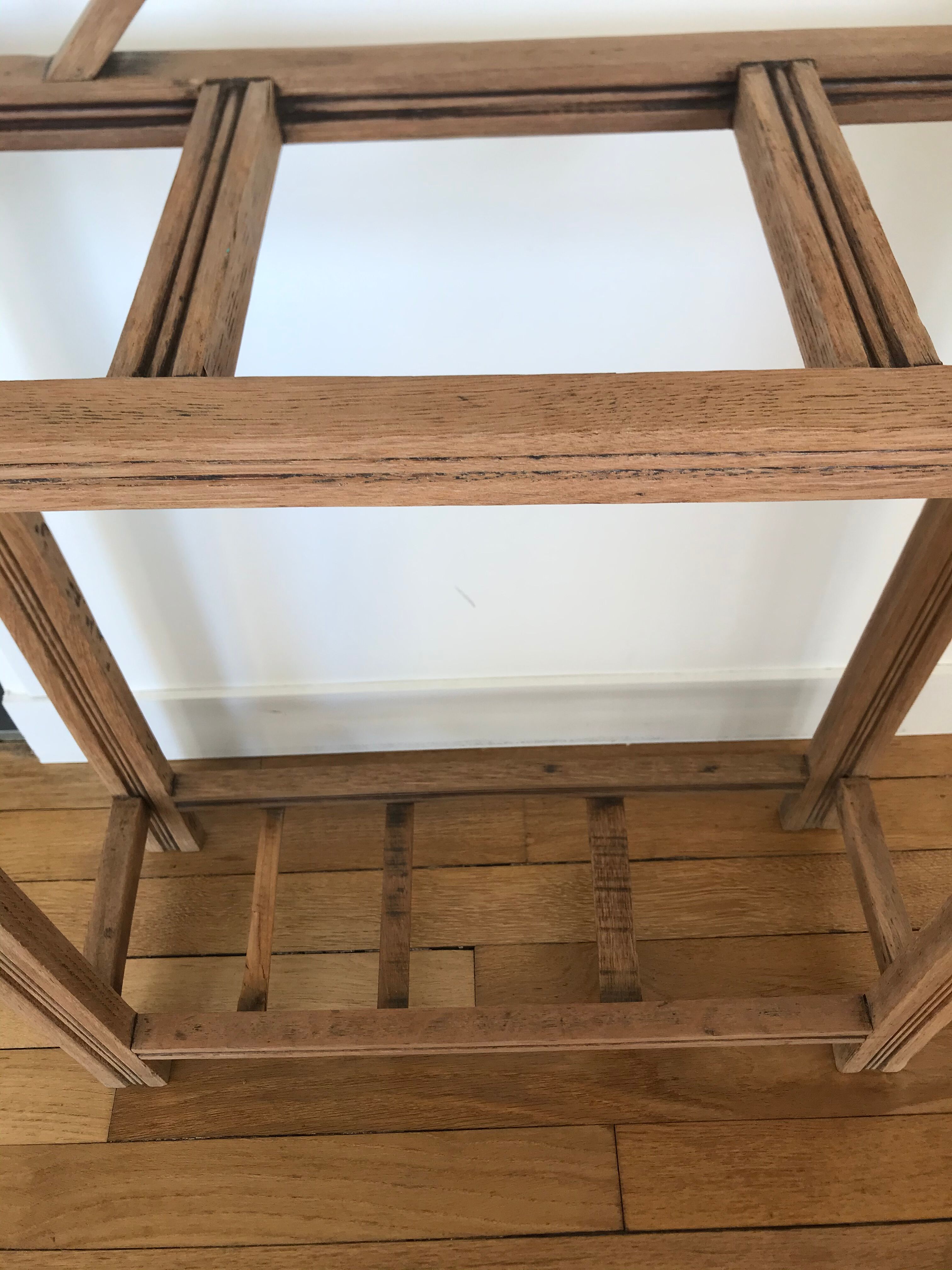 Coat-of-the-table wardrobe