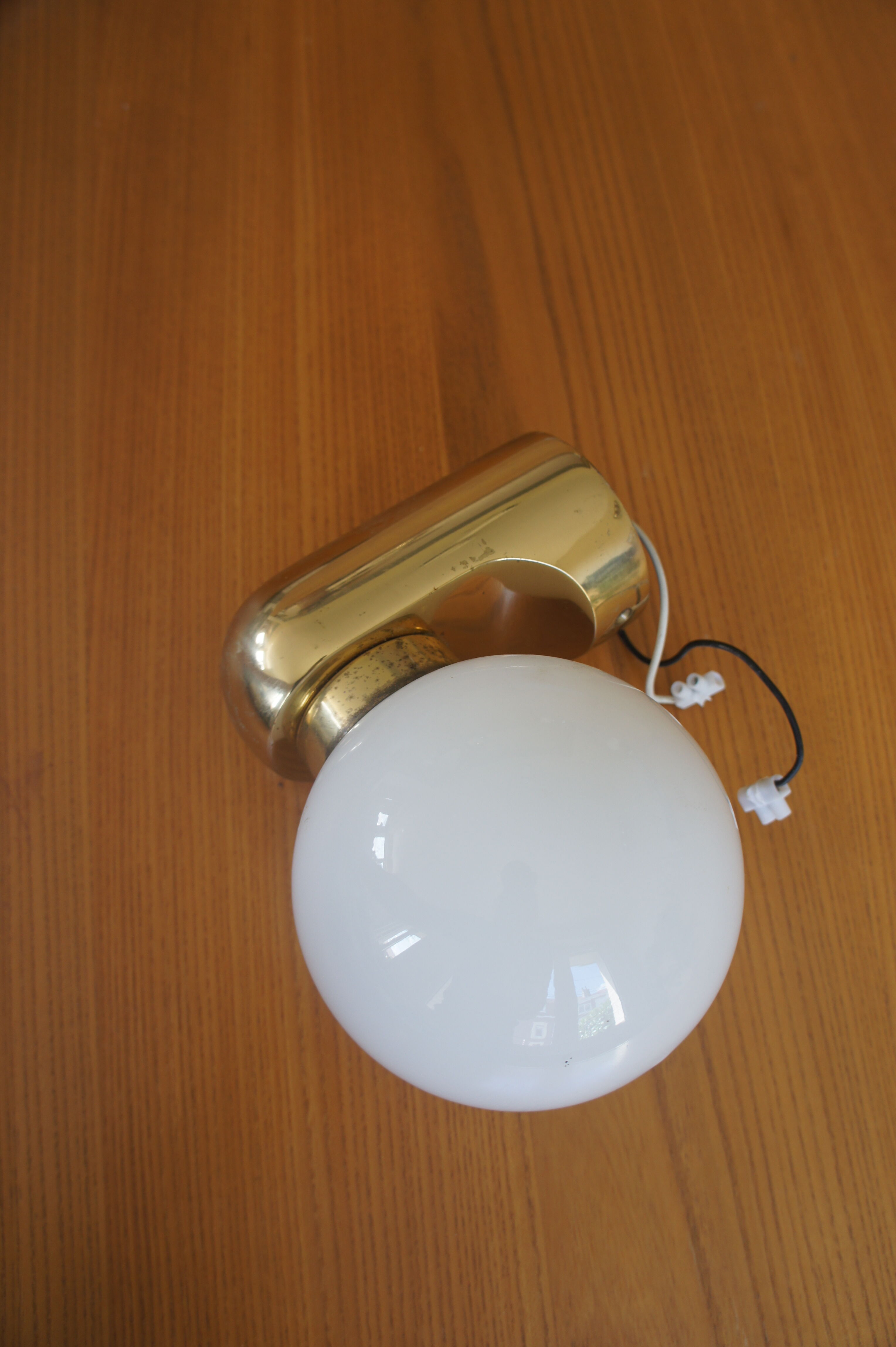 Wall lamp ball