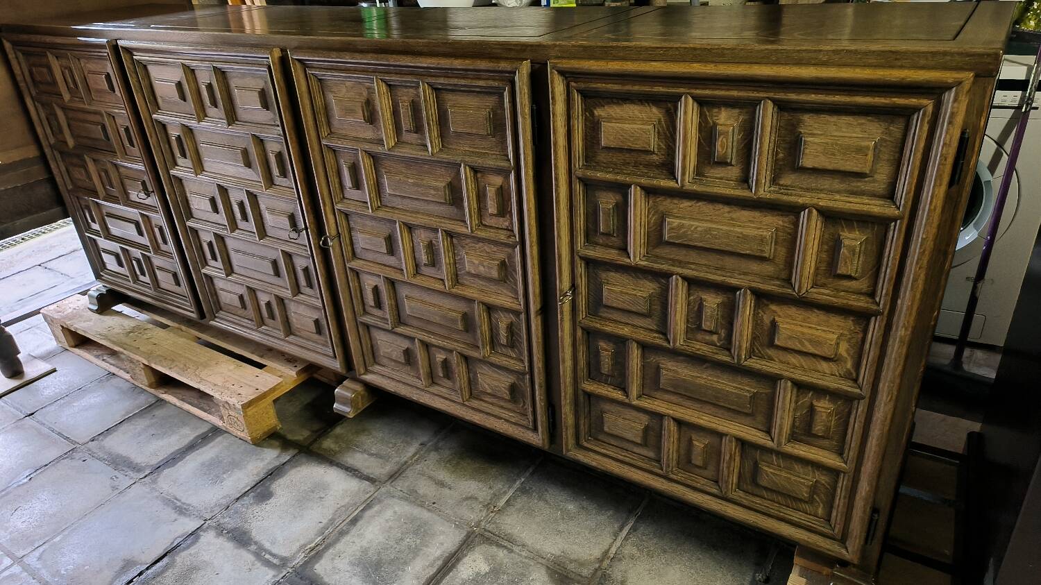 Spanish Brutalist Buffet