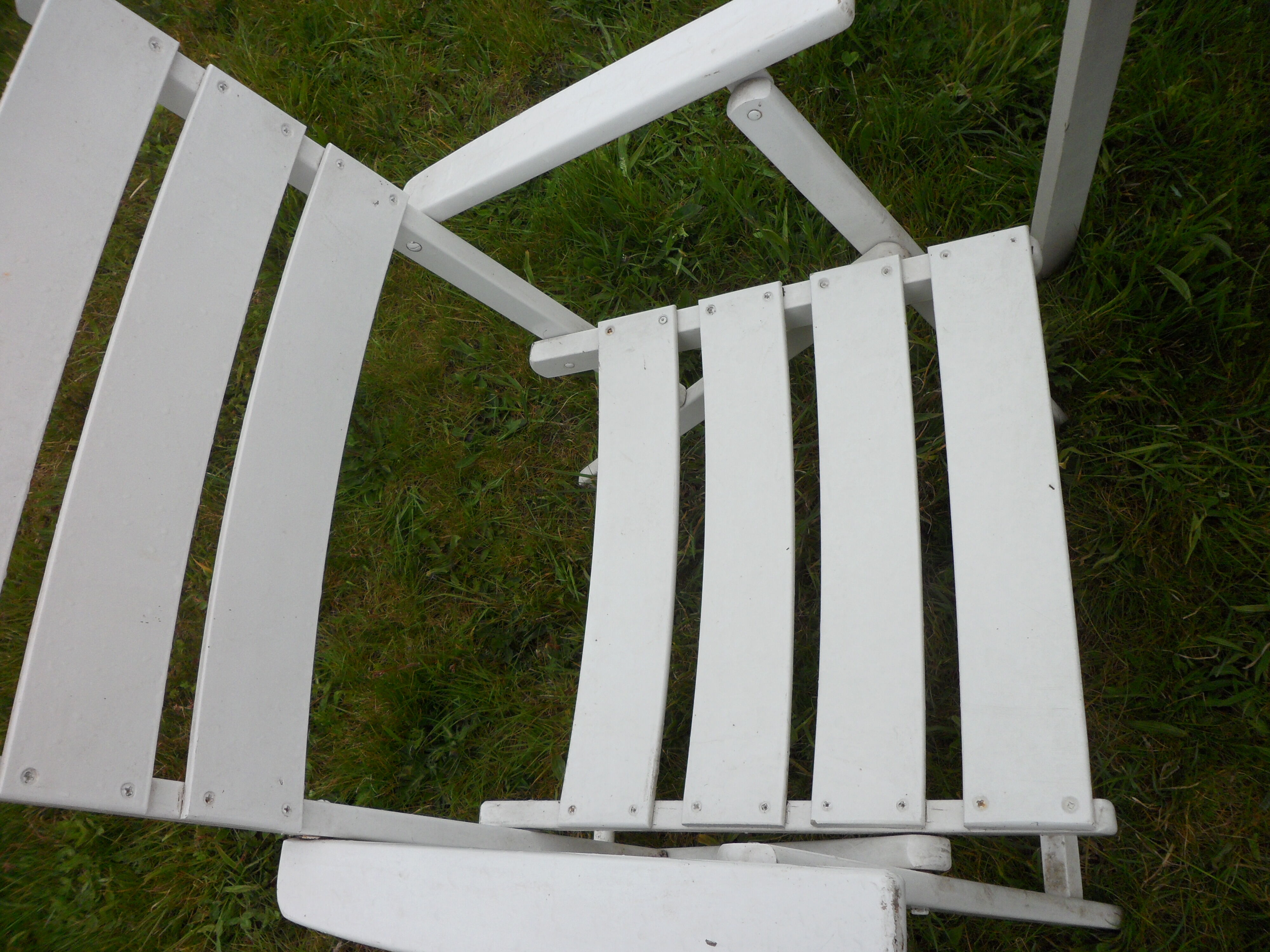 Salon de jardin table et 3 fauteuils en bois blanc