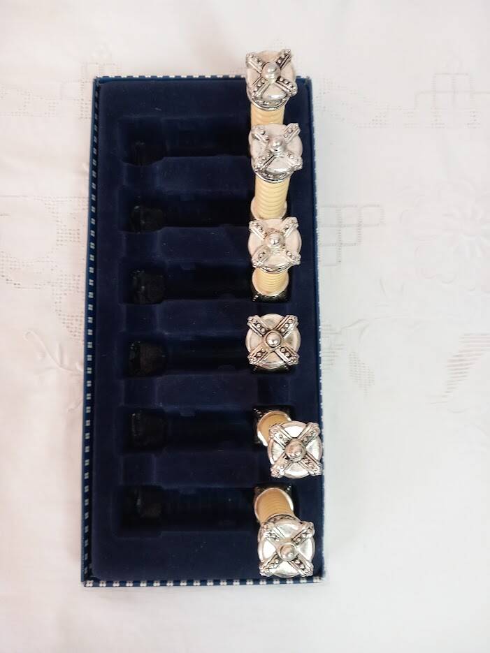 Vintage knife holder