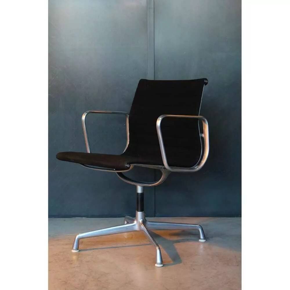 Fauteuil pivotant Charles et Ray Eames 1958