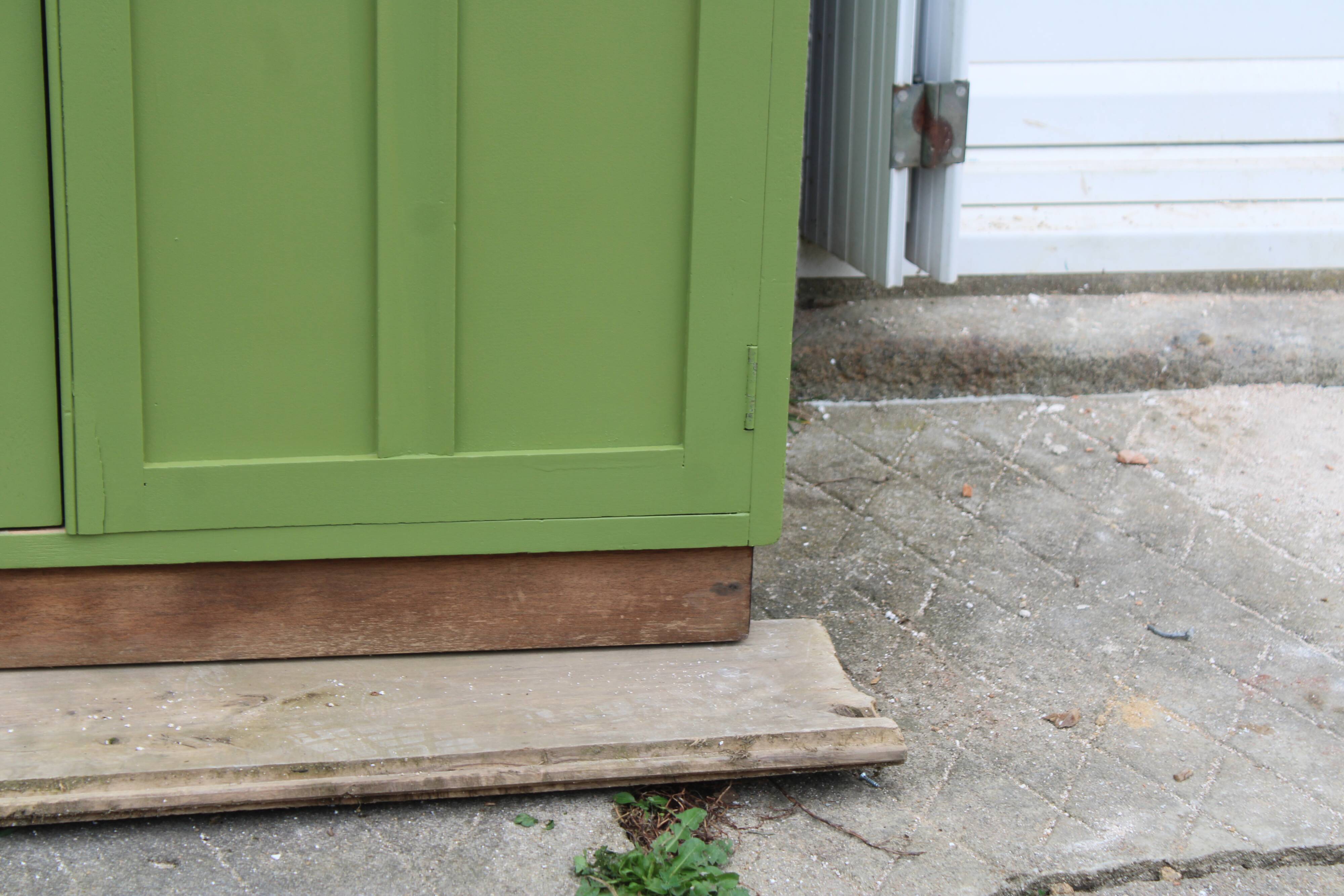 Renovated antique buffet – Herbarium Green (Libéron)