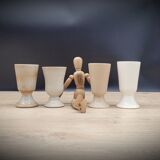 Set 4 mismatched beige cups