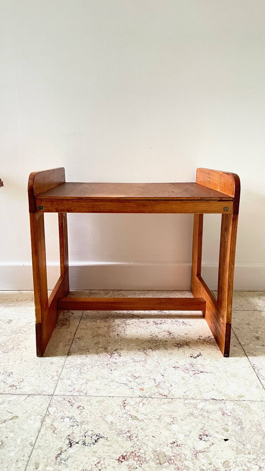 Table basse géométrique bois miel vintage