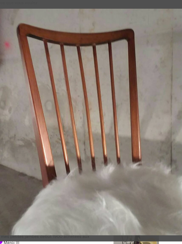 Paire de chaises scandinaves vintage Hygge bois massif et assise mouton de mongolie synthétique