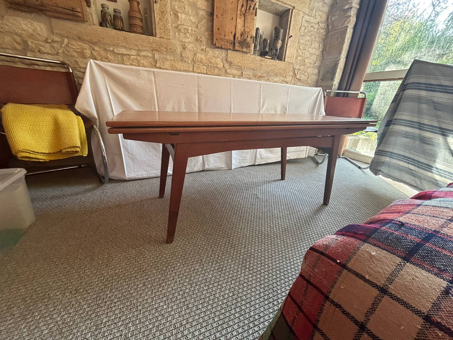 Scandinavian lift-up coffee table