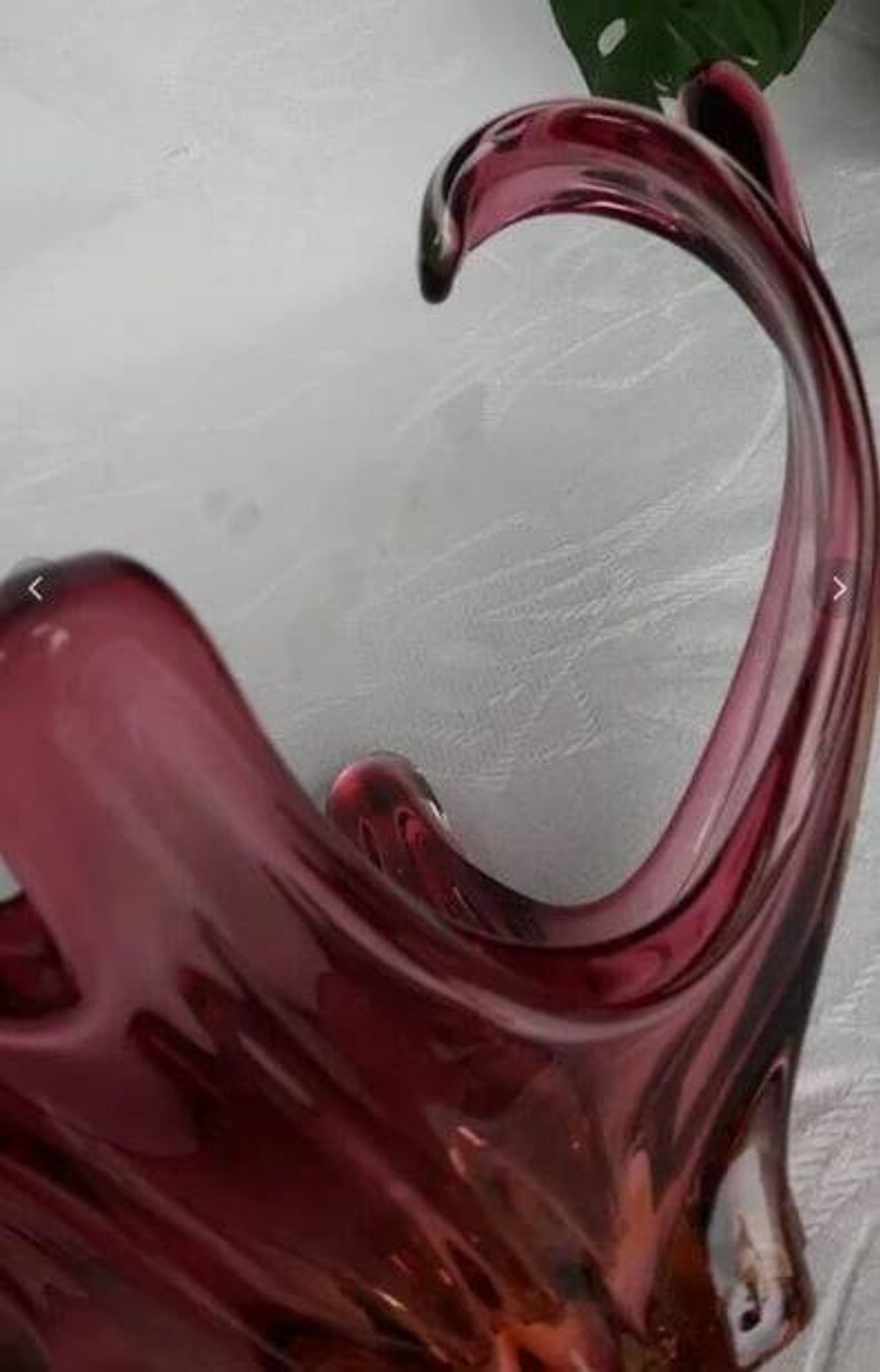 Grand centre de table en verre soufflé rose – design organique –