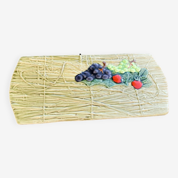 Plat a cake rectangulaire en ceramique emaillée, barbotine, modele les fruits, effet paille, vintage