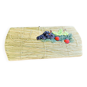 Plat a cake rectangulaire en ceramique emaillée, barbotine, modele les fruits, effet paille, vintage