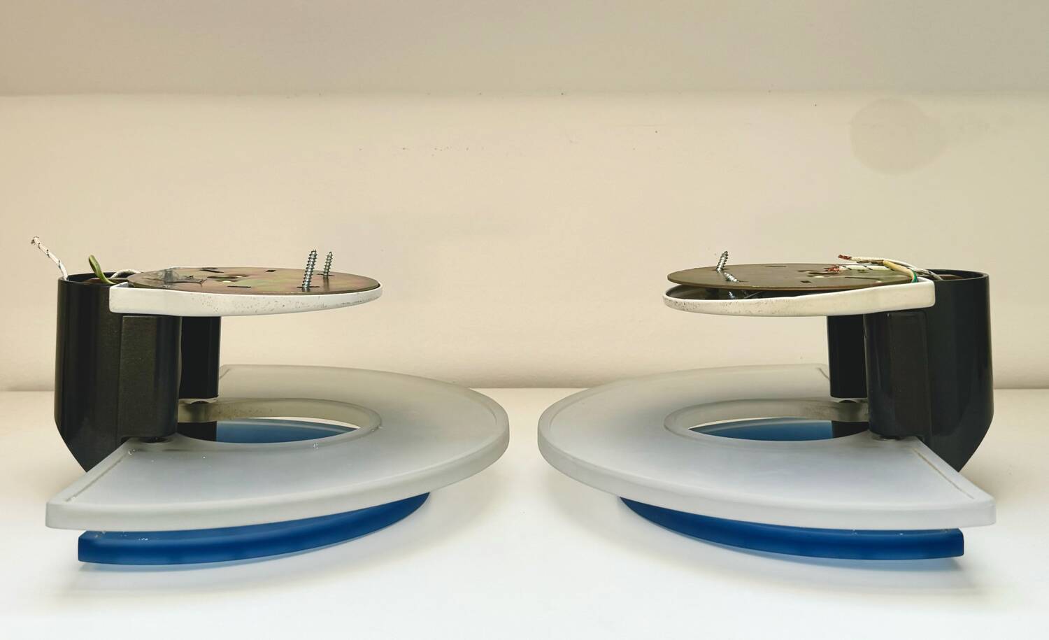 Pair of “diva” wall lights by Ezio Didone for Arteluce