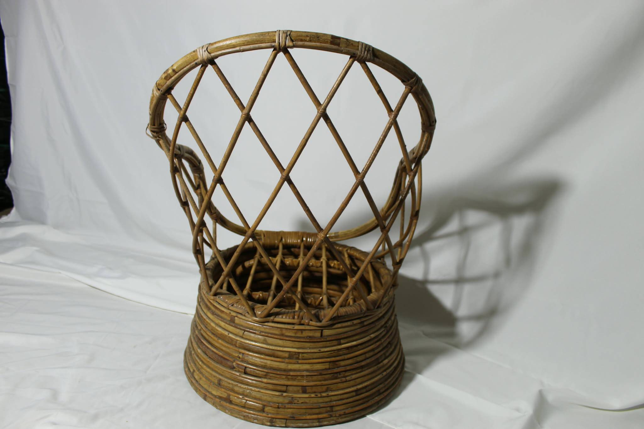 A cane tub type chair