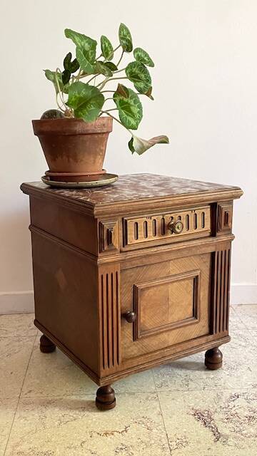 Table de chevet ancienne en bois et marbre