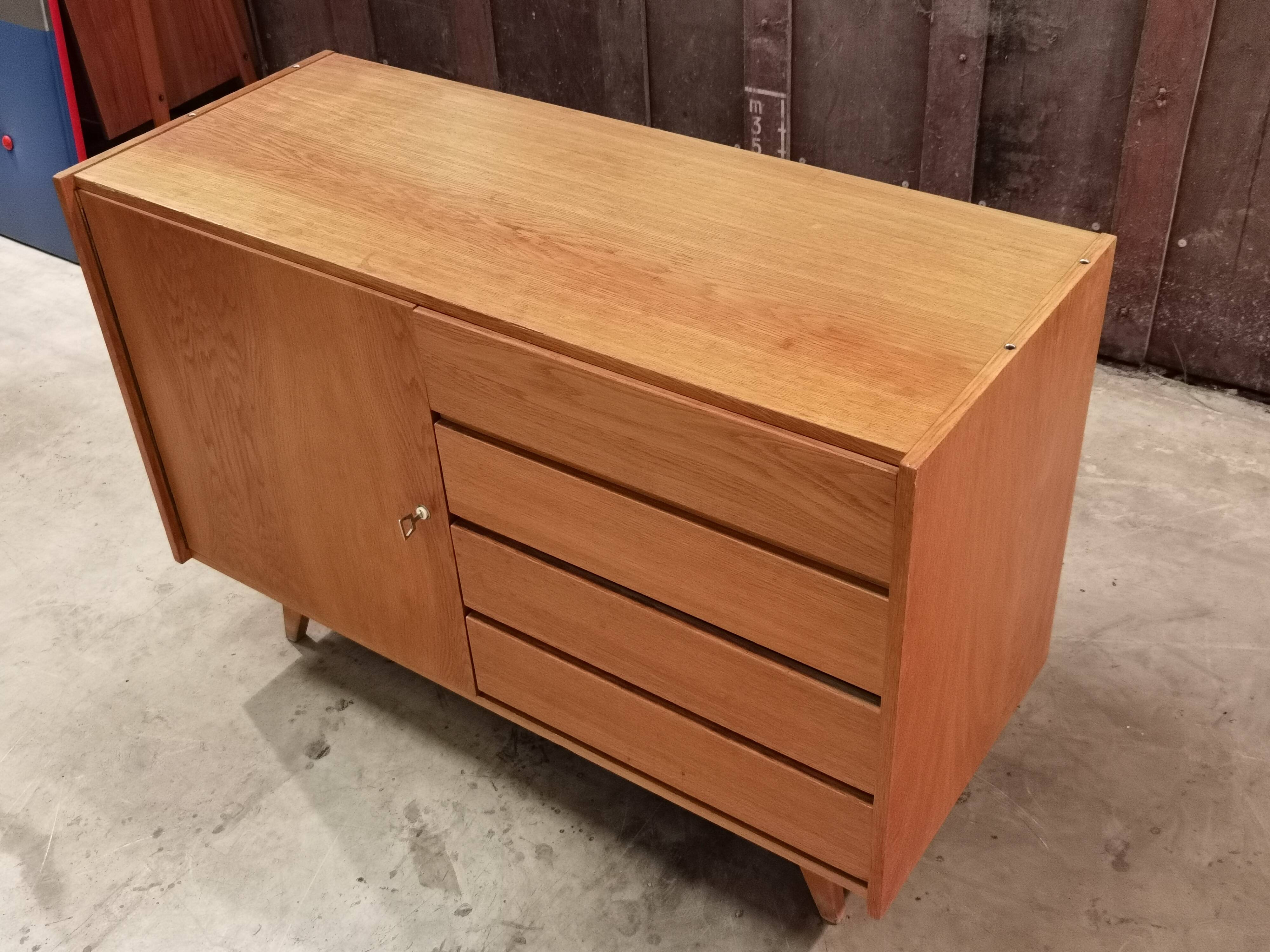 Buffet, U 458 by Jiri Jiroutek