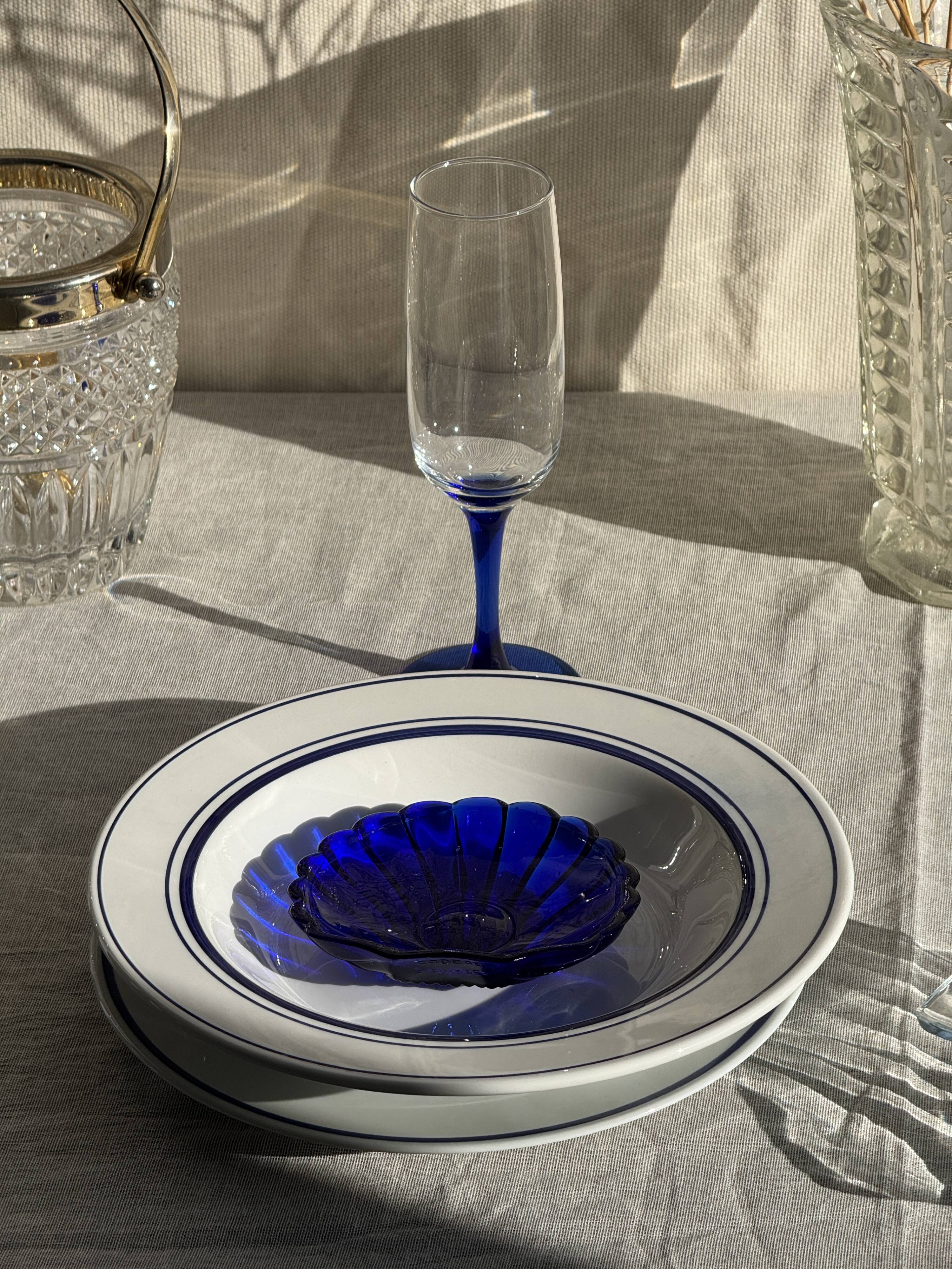 Set of 6 blue-footed champagne flutes; 3 pairs of designs.