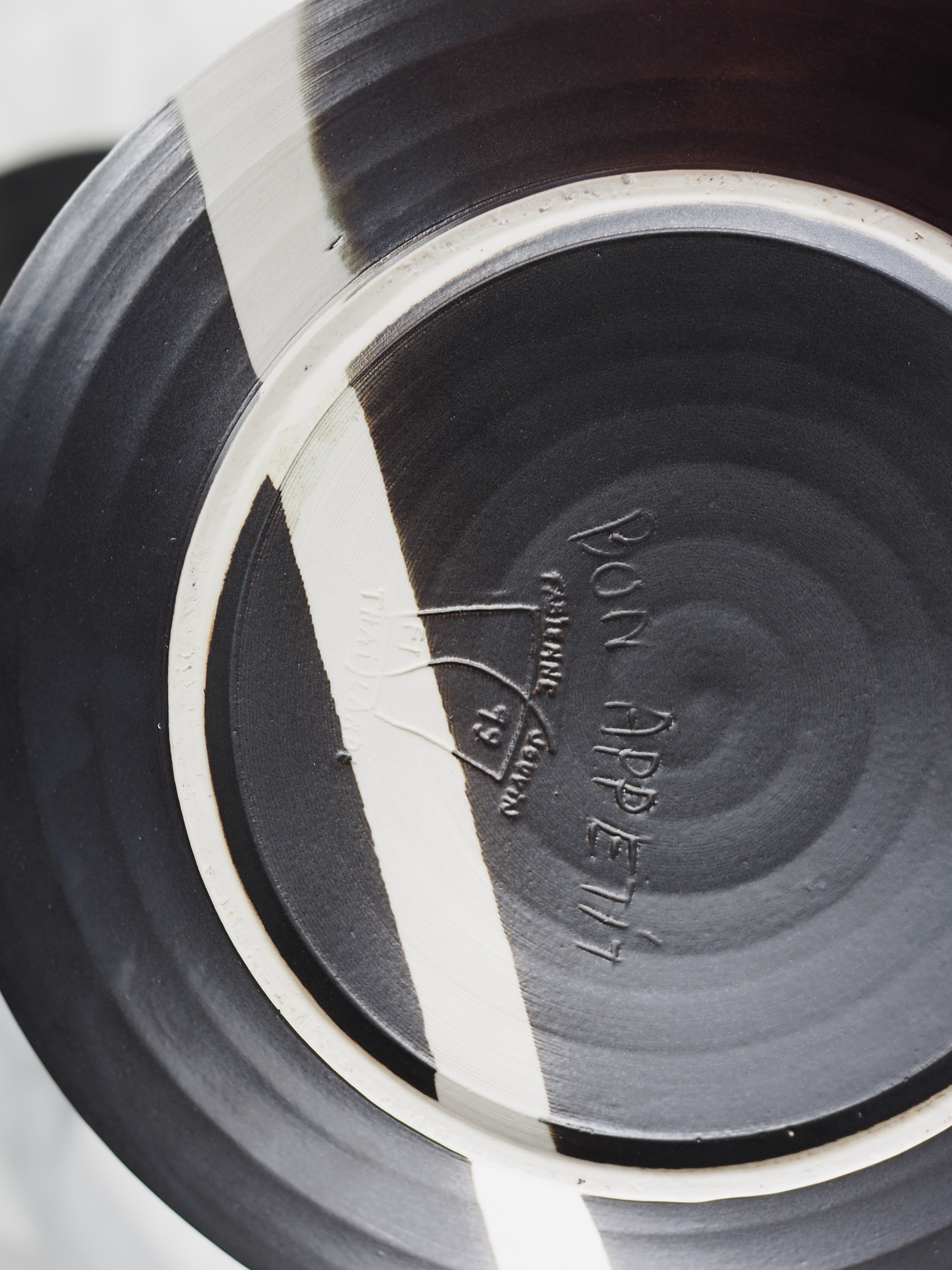 Set of 4 black and white sandstone plates - Fabienne Jouvin - 90s