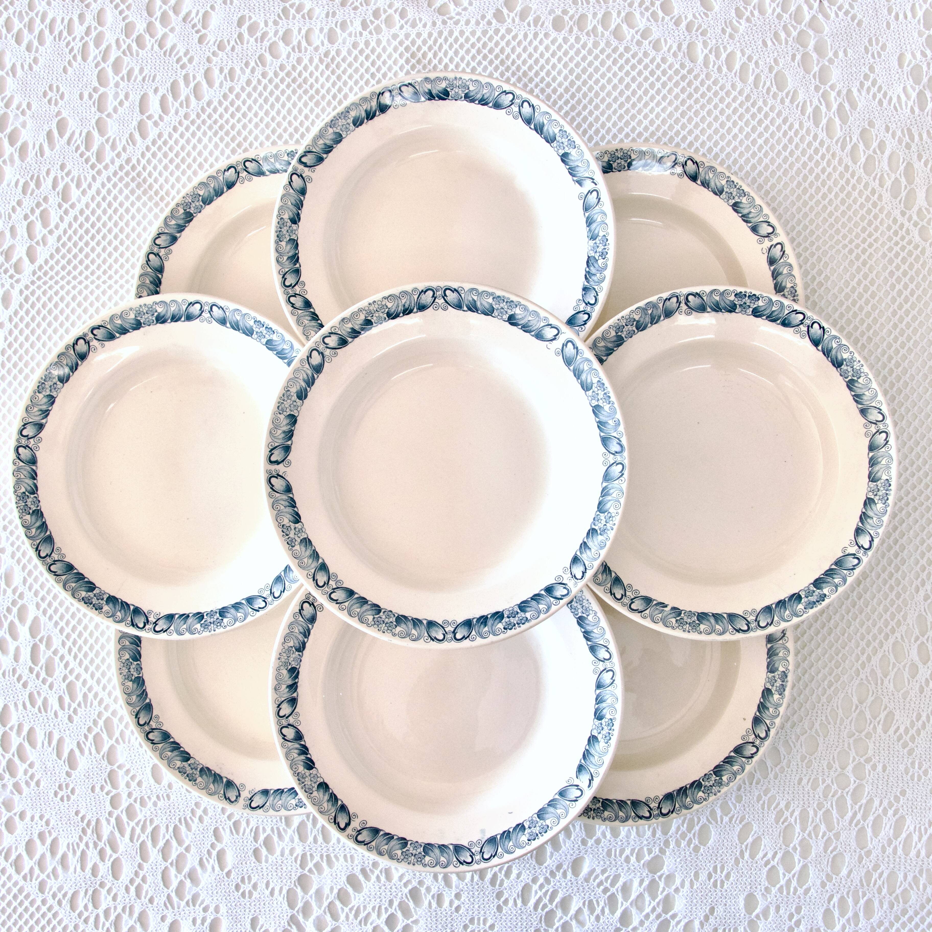 9 assiettes anciennes Longchamp terre de fer bleue "Marcel"