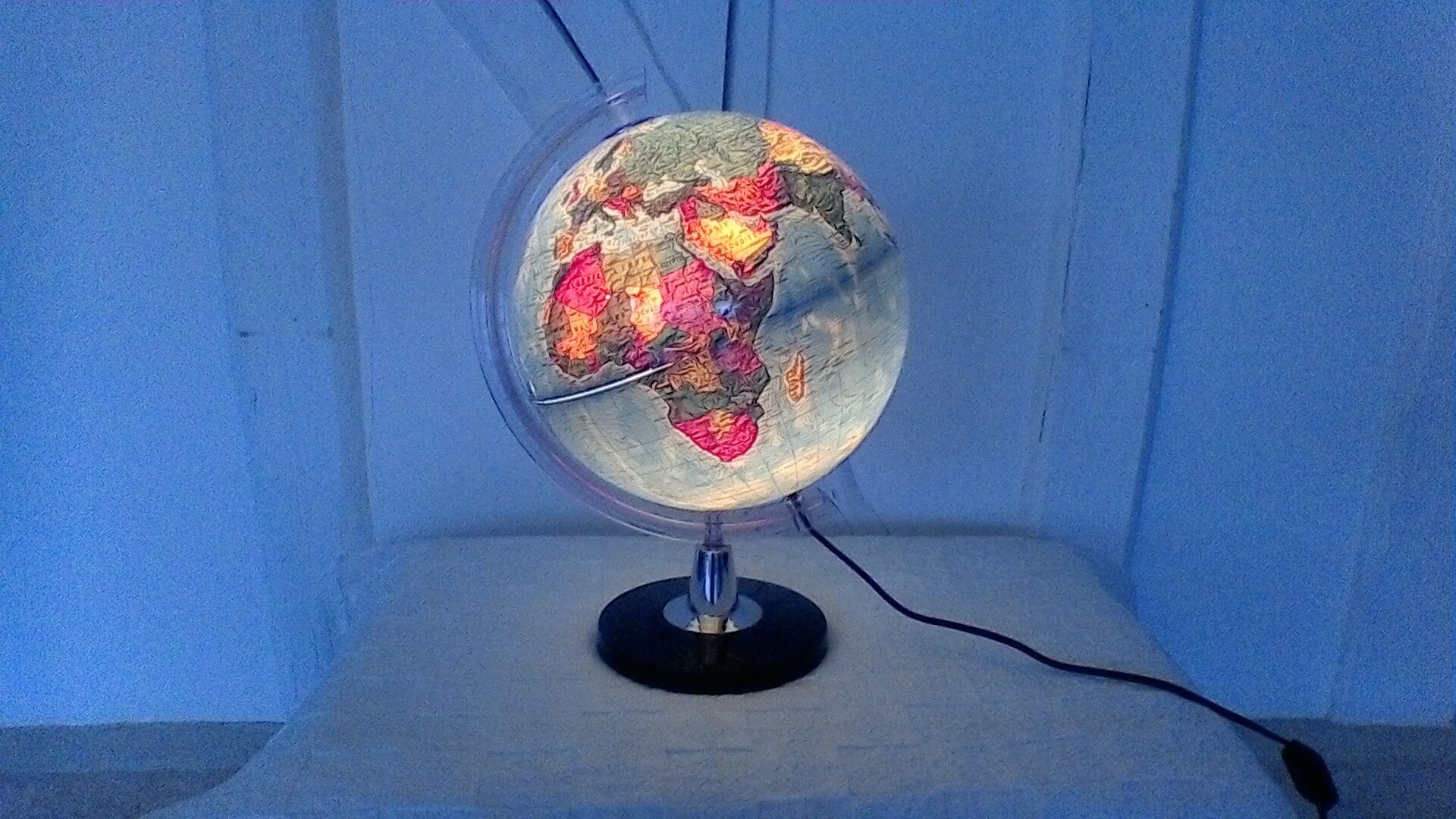 Bright earthglobe, vintage
