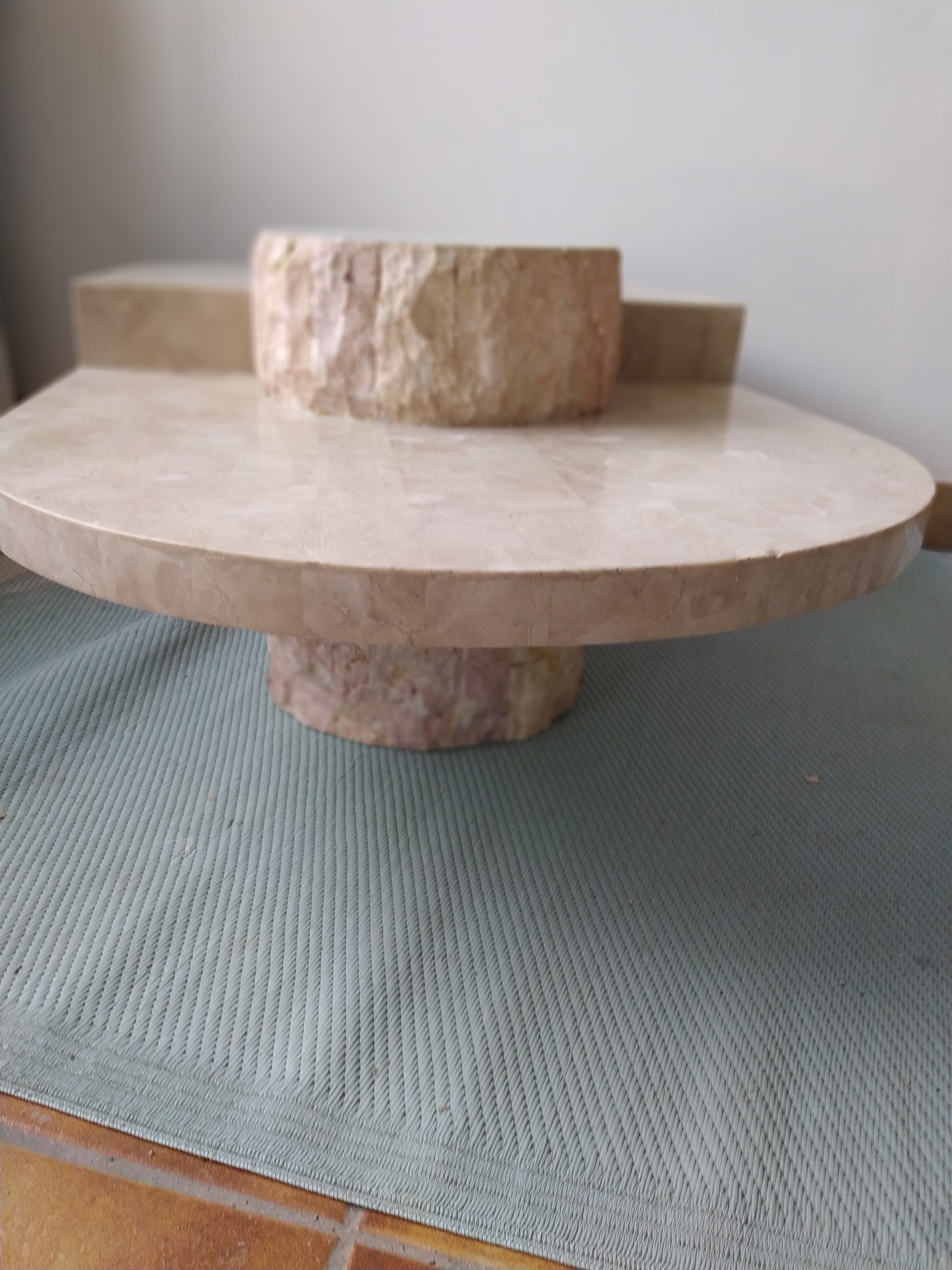 Oval coffee table in stone and marble