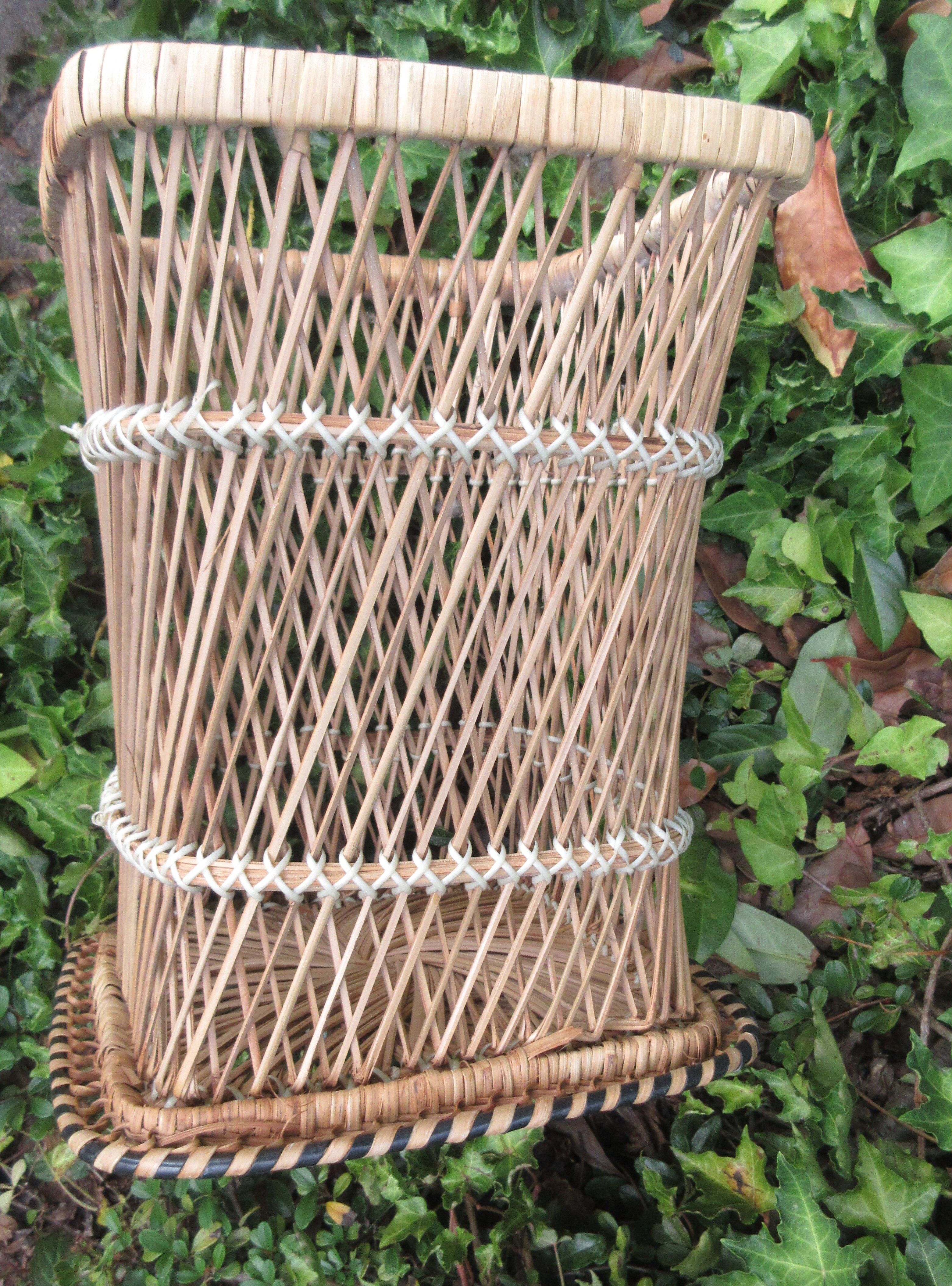Vintage wicker and scoubidou basket