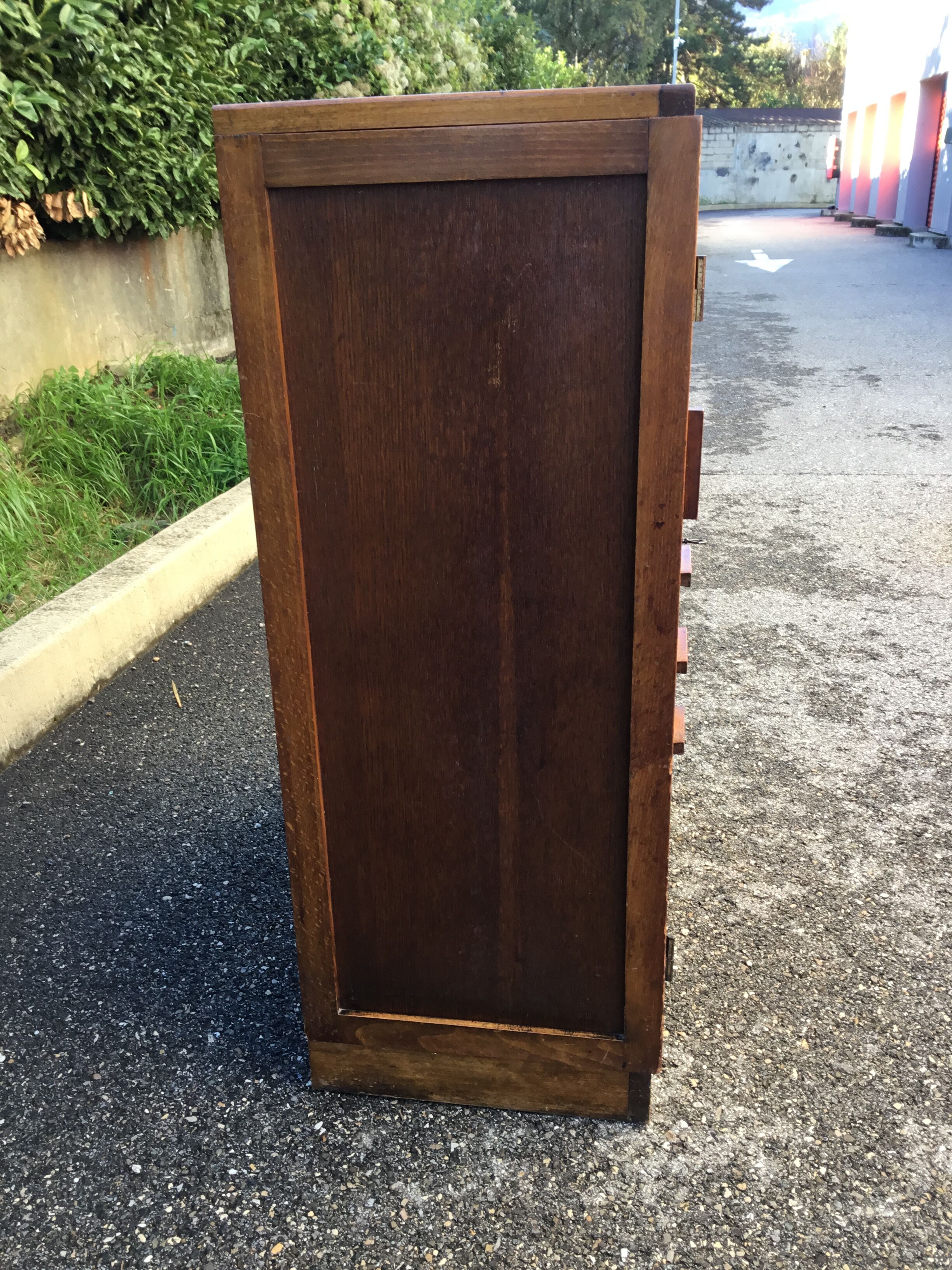 Commode asymétrique