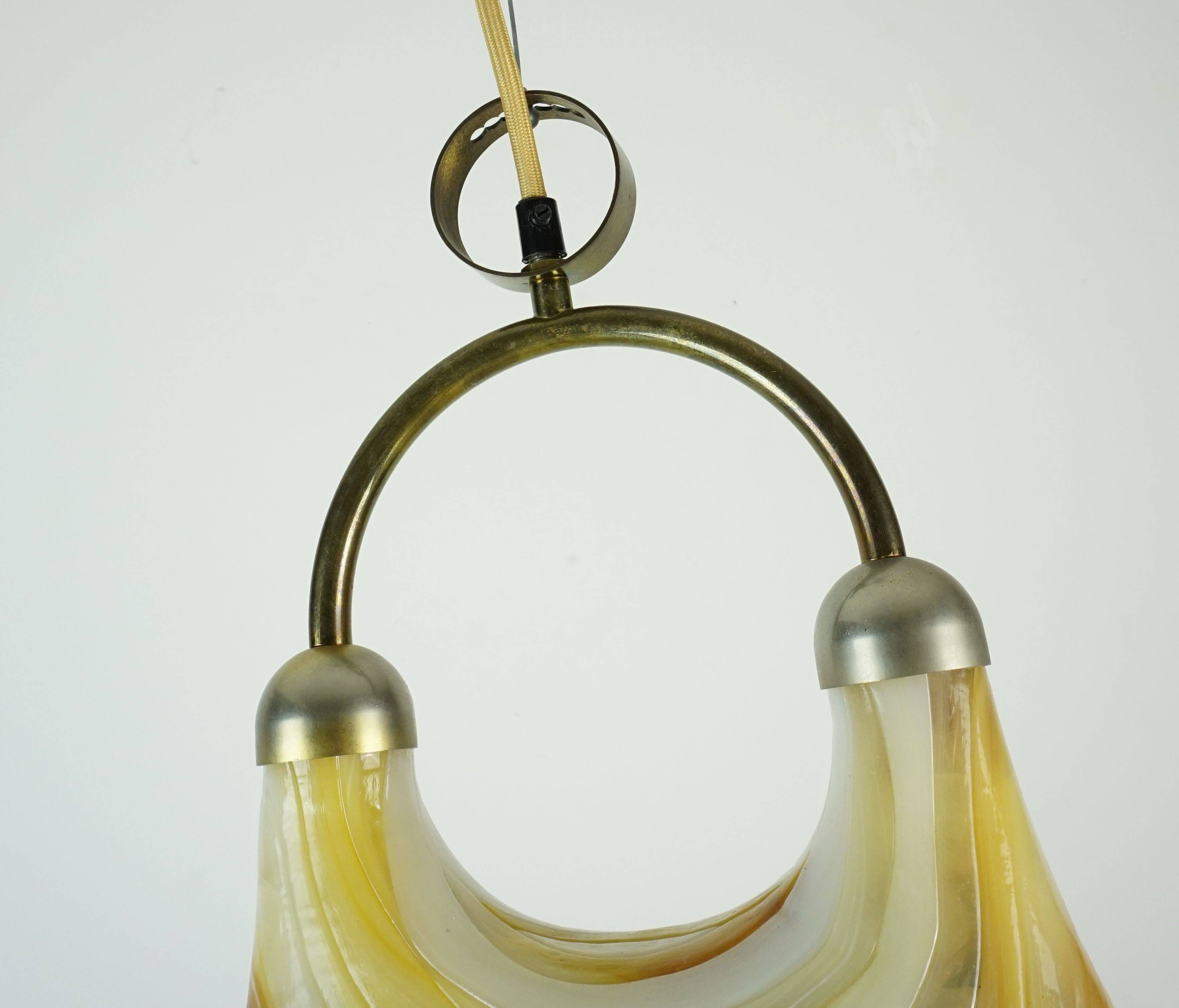Grande lampe suspendue cosack en acrylique et laiton des années 1970 style spatial