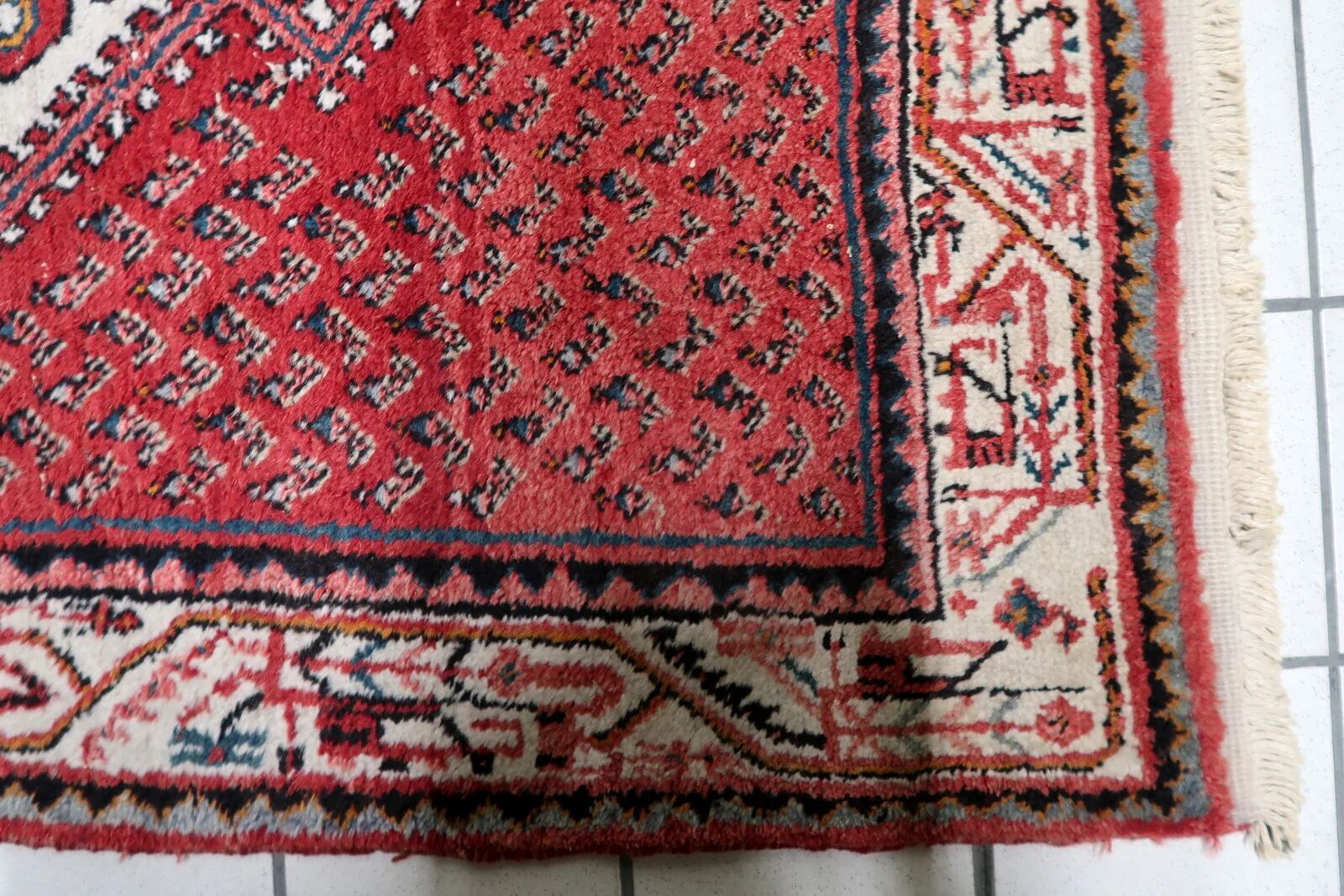 1950s Handmade Indian wool medallion rug, red, 102 × 159 cm - 1C1296