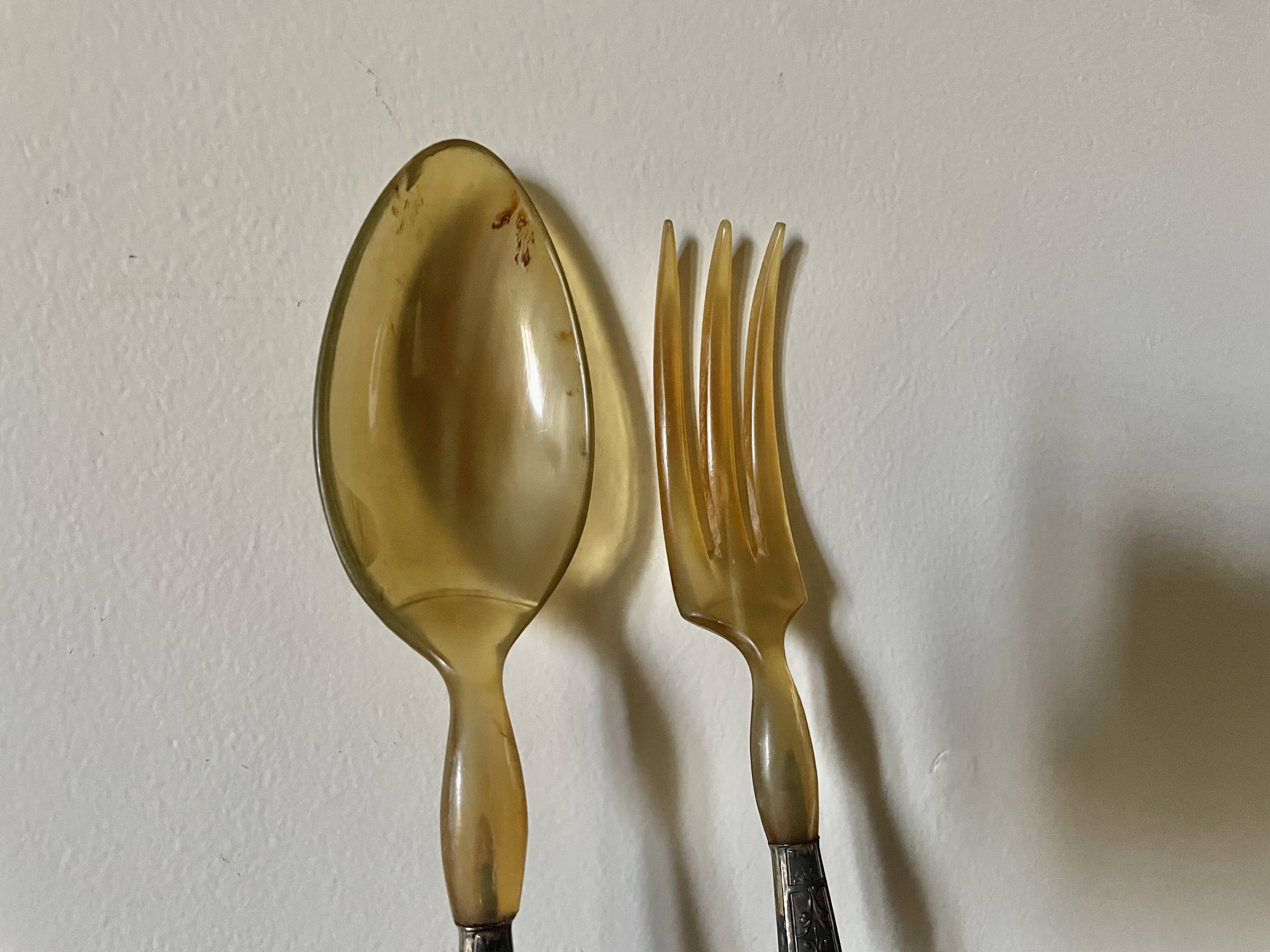 Horn and silver-plated salad cutlery, early 20th century.