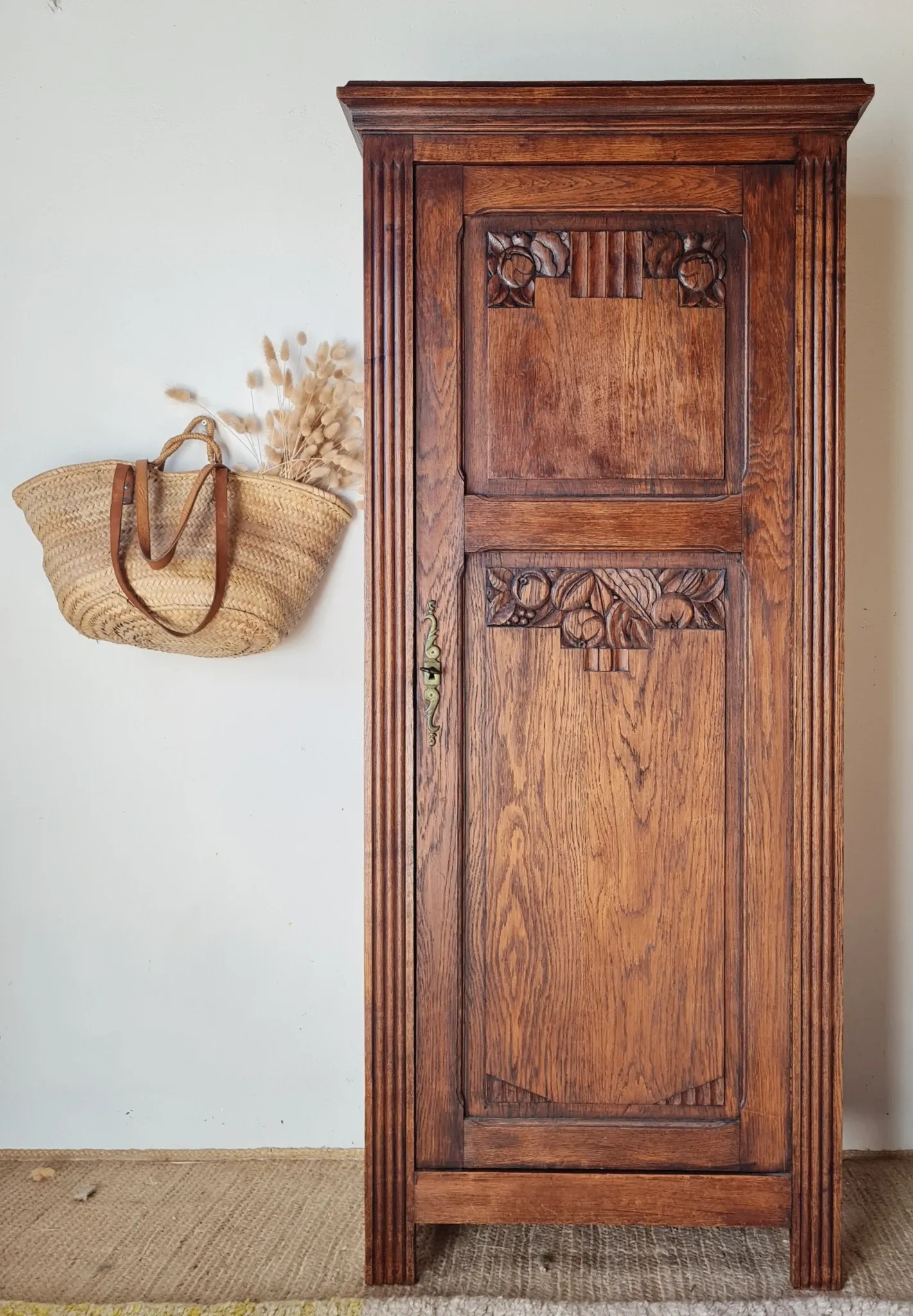 Antique carved wooden bonnetière – Art Deco / Art Nouveau style