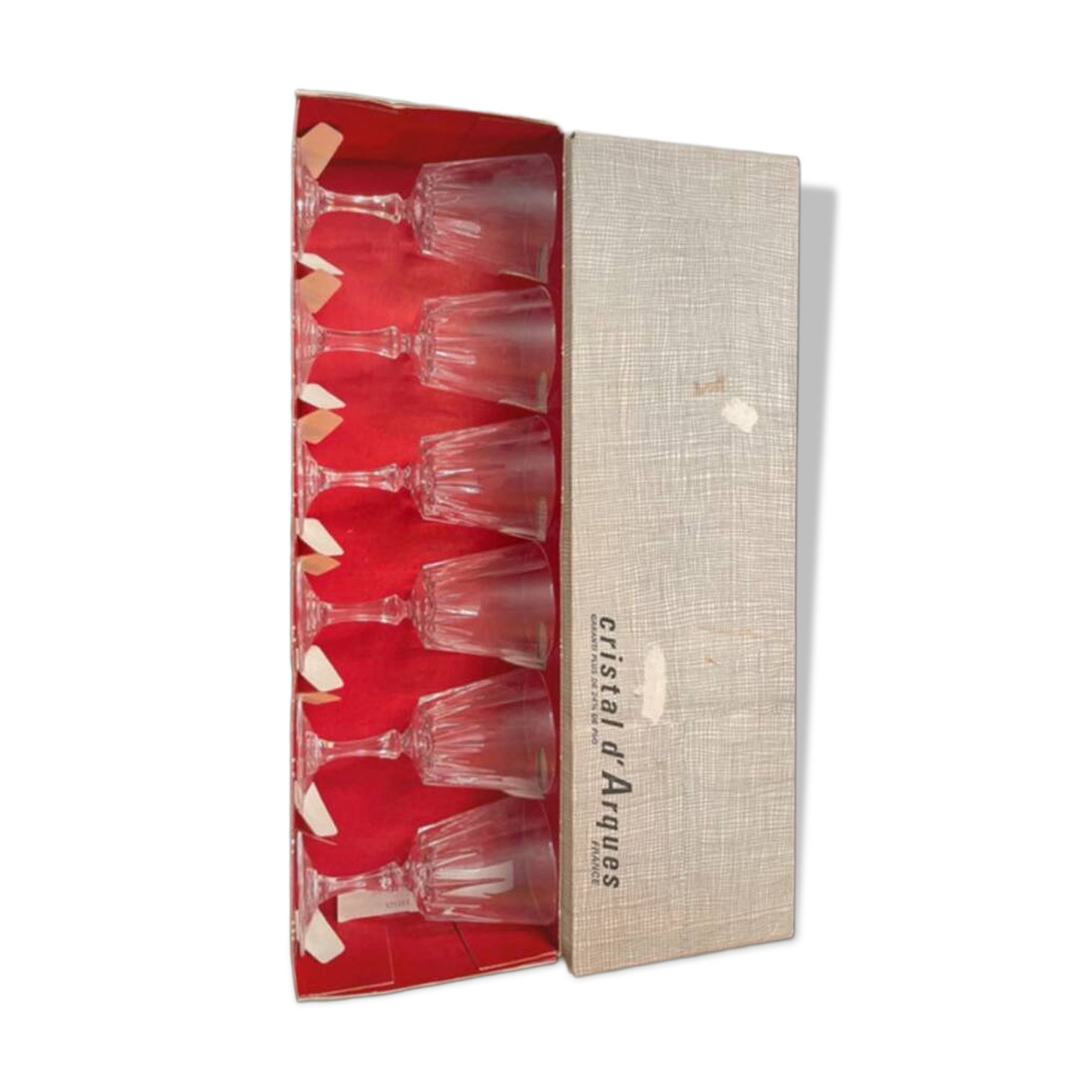 Crystal glasses from Arques Paris.